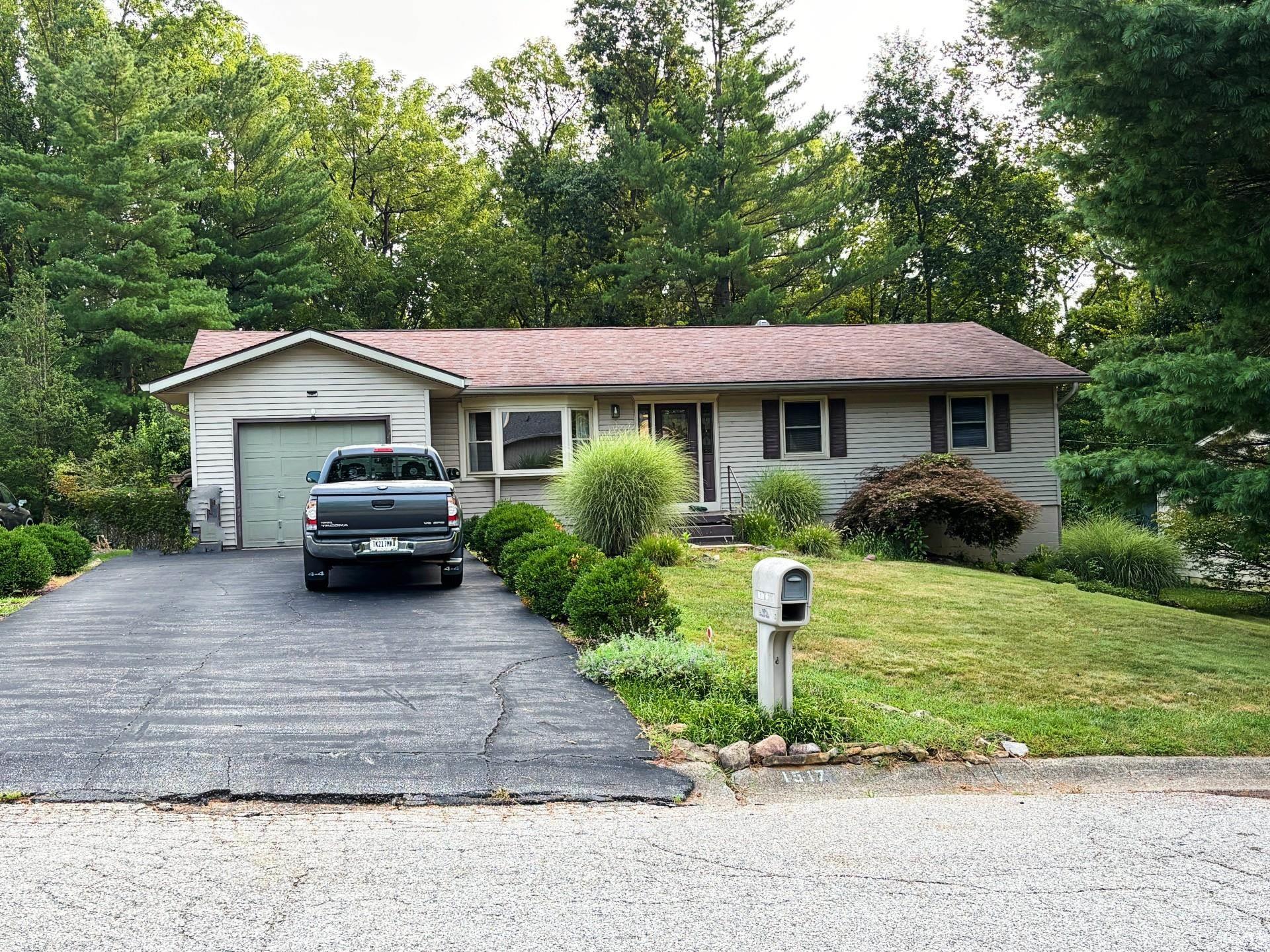 1st image of 1517 E Elliston Dr, Bloomington, IN 47401 | MLS# 202632595