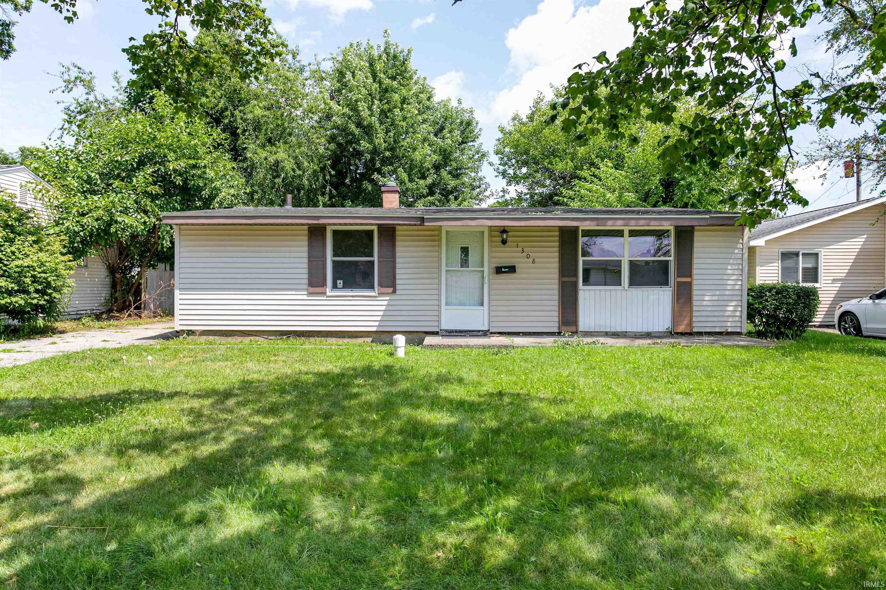 1st image of 1308 Browne Ln, South Bend, IN 46615 | MLS# 202632766