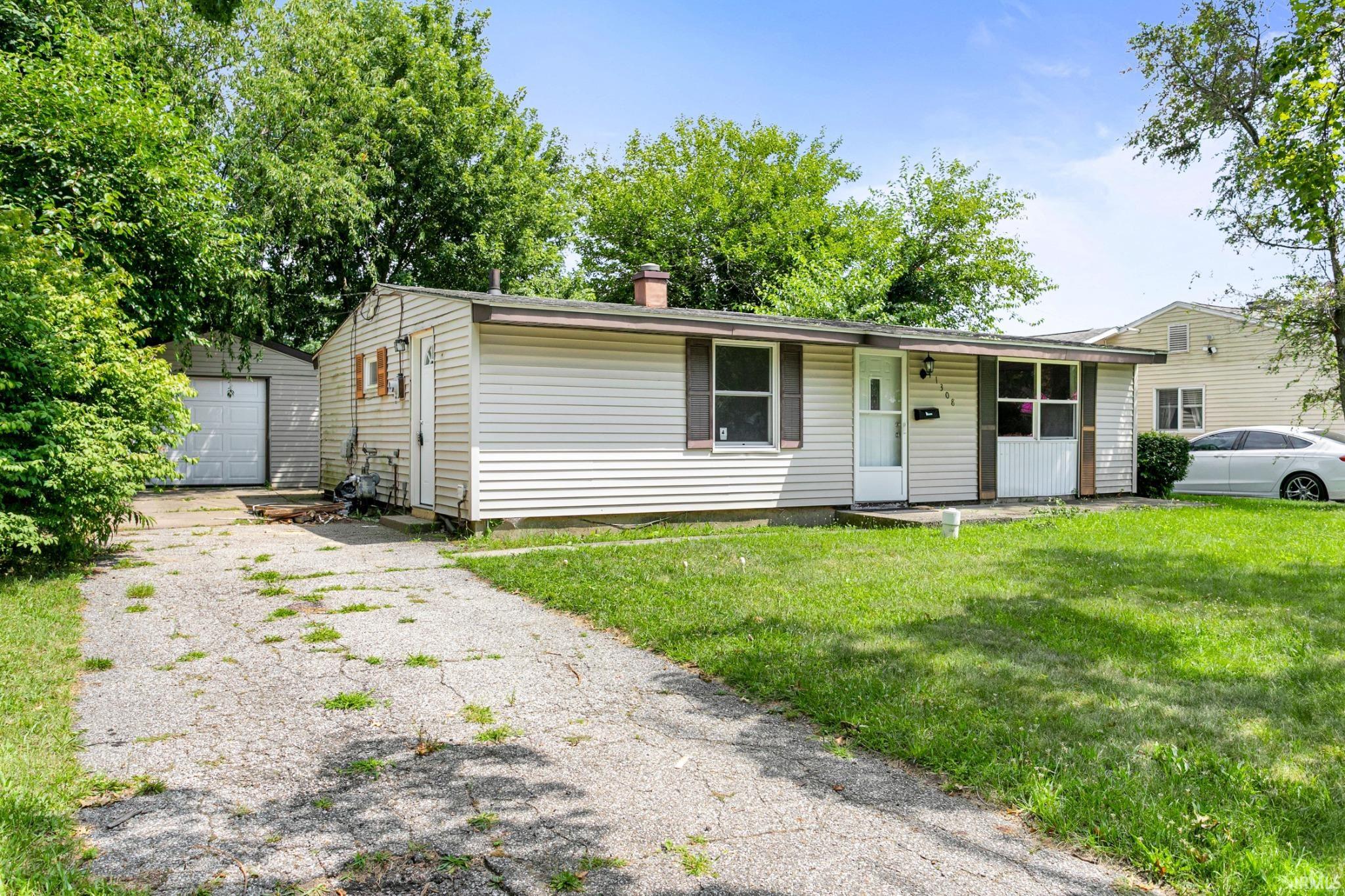 2nd image of 1308 Browne Ln, South Bend, IN 46615 | MLS# 202632766