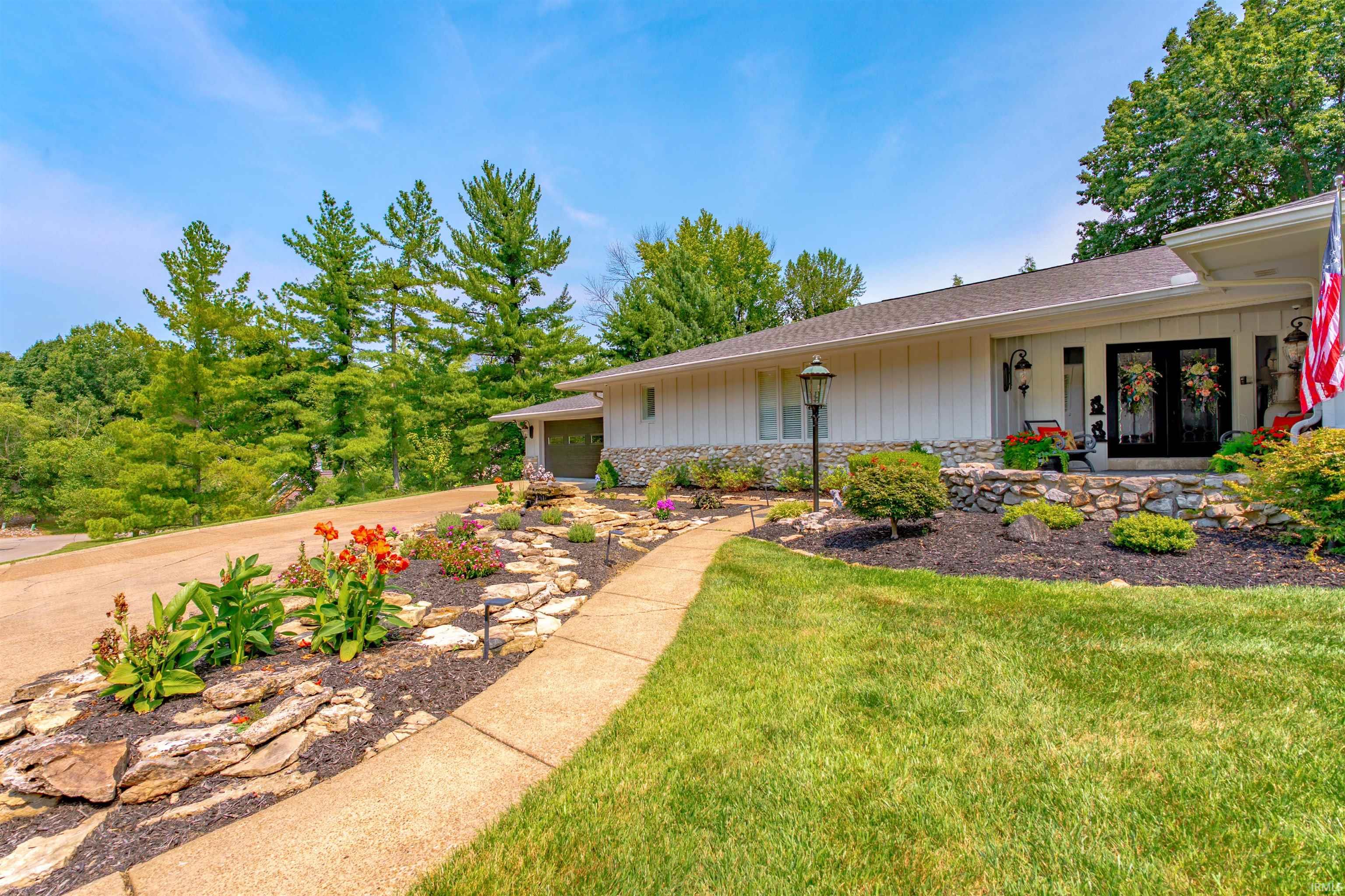 2nd image of 300 Stonegate Rd, Evansville, IN 47711 | MLS# 202632772