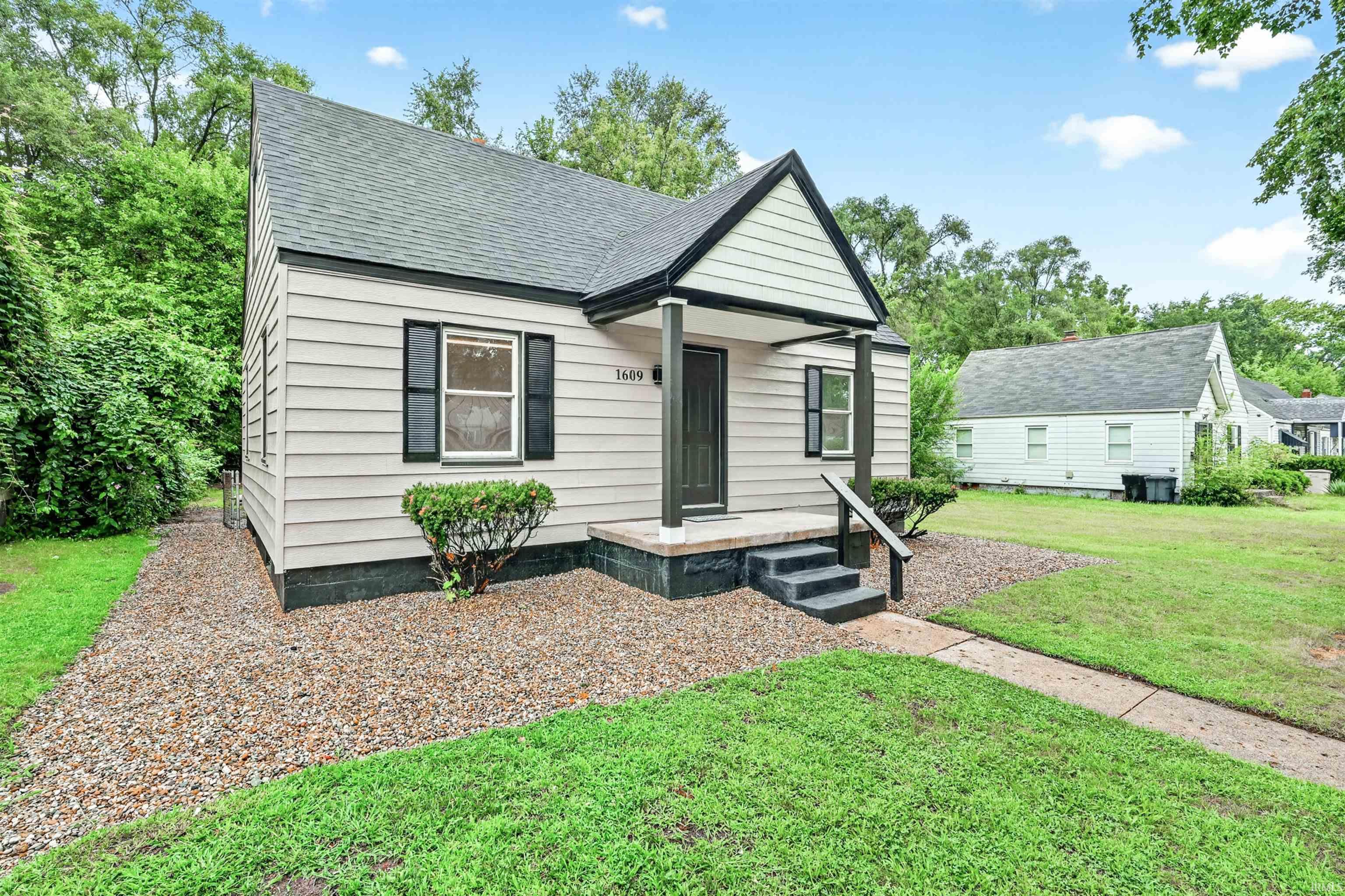 1st image of 1609 N Brookfield St, South Bend, IN 46628 | MLS# 202632835