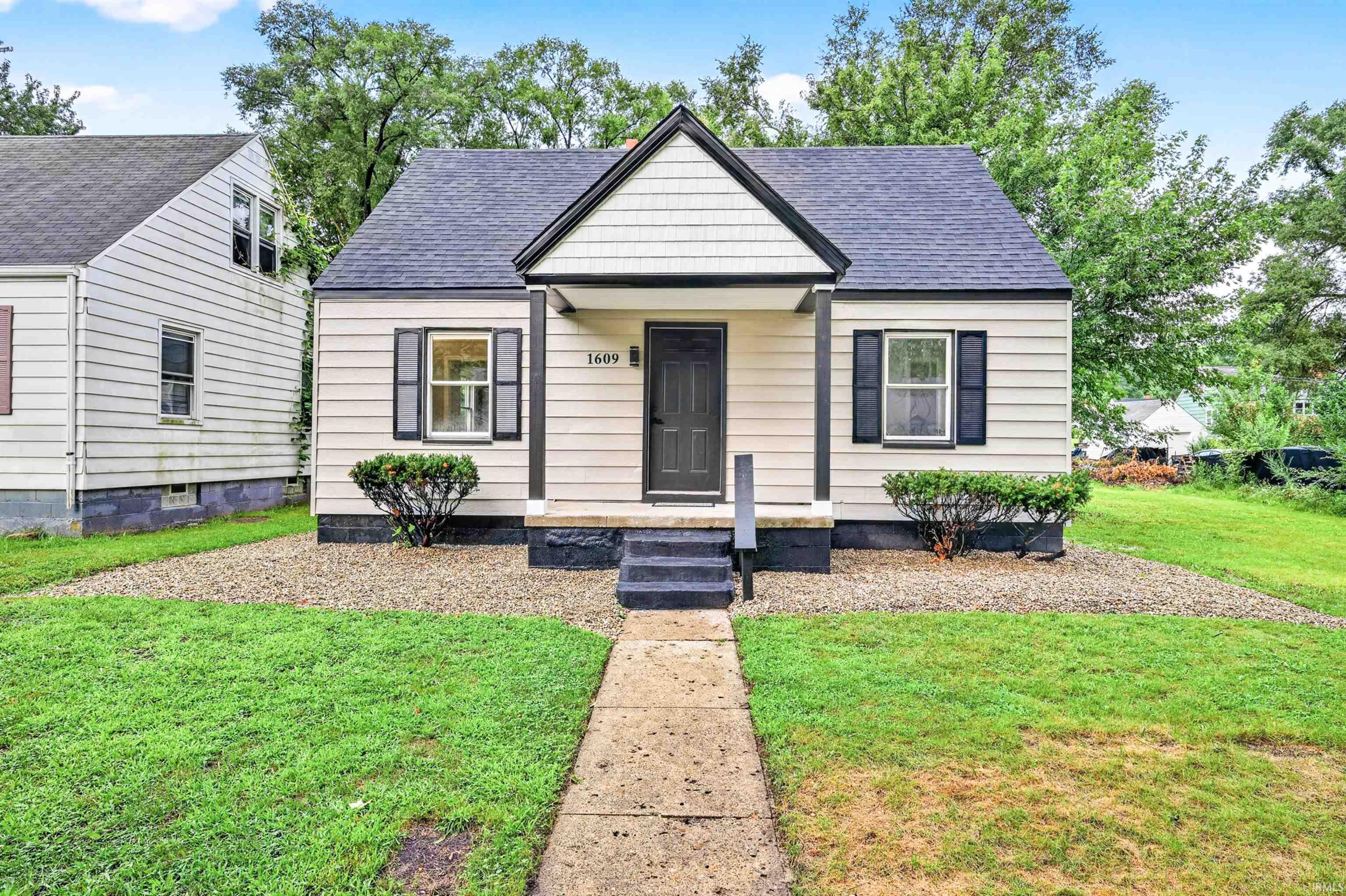 2nd image of 1609 N Brookfield St, South Bend, IN 46628 | MLS# 202632835