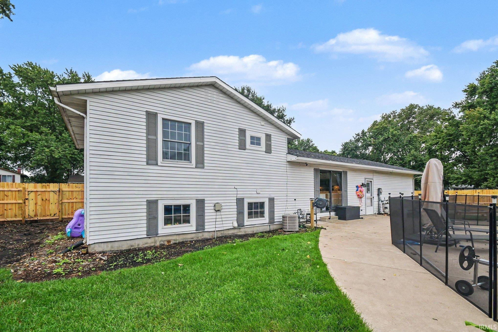 3rd image of 3002 Blanchard Dr, Mishawaka, IN 46544 | MLS# 202632913