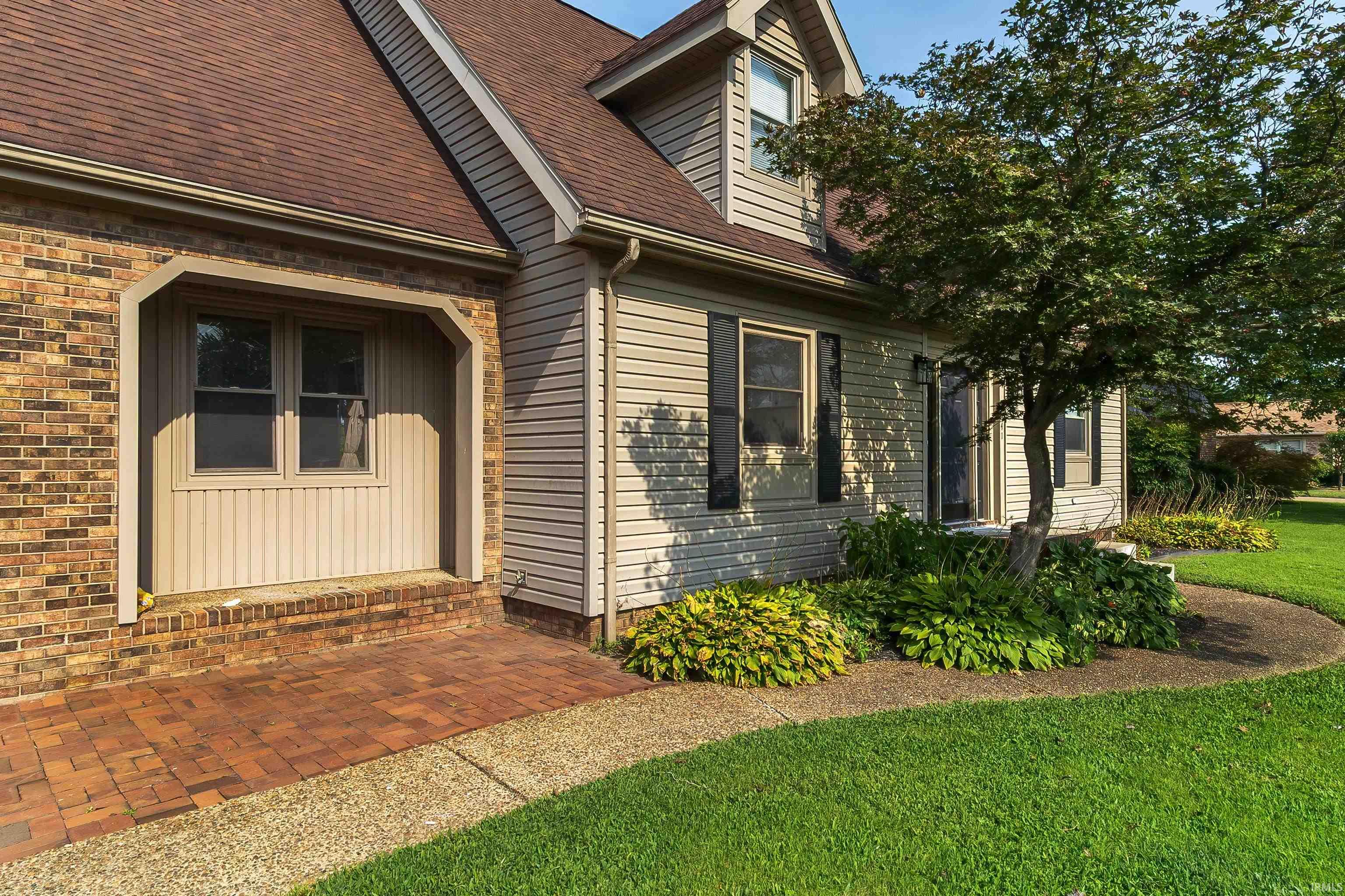 2nd image of 641 Woodbriar Ct, Evansville, IN 47715 | MLS# 202632972