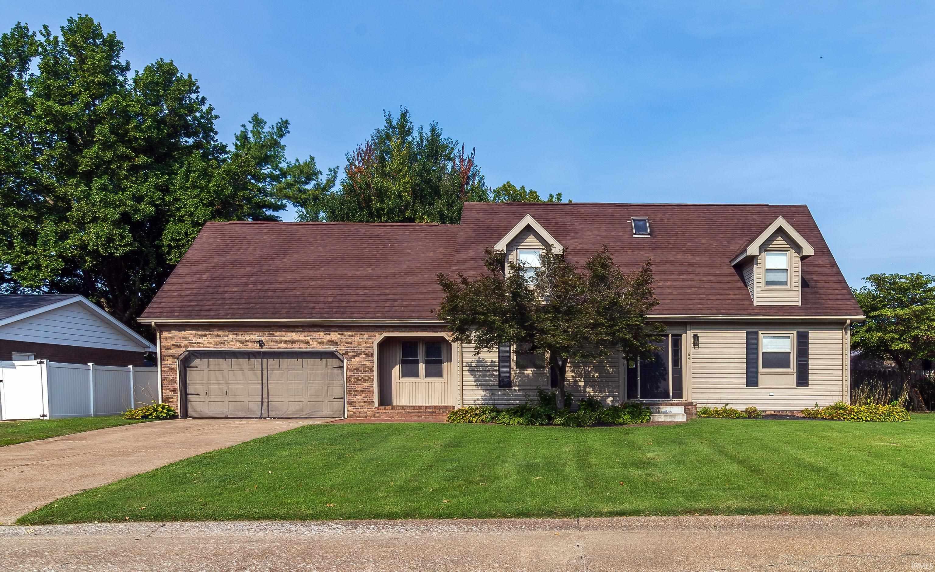 3rd image of 641 Woodbriar Ct, Evansville, IN 47715 | MLS# 202632972