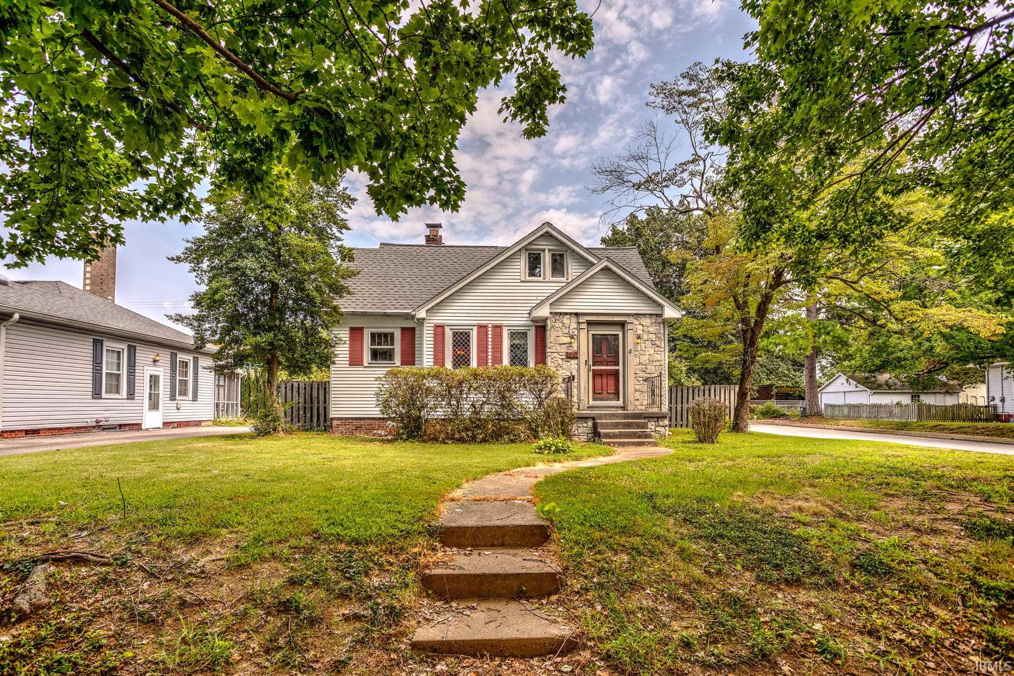 1st image of 916 S Villa Dr, Evansville, IN 47714 | MLS# 202633059