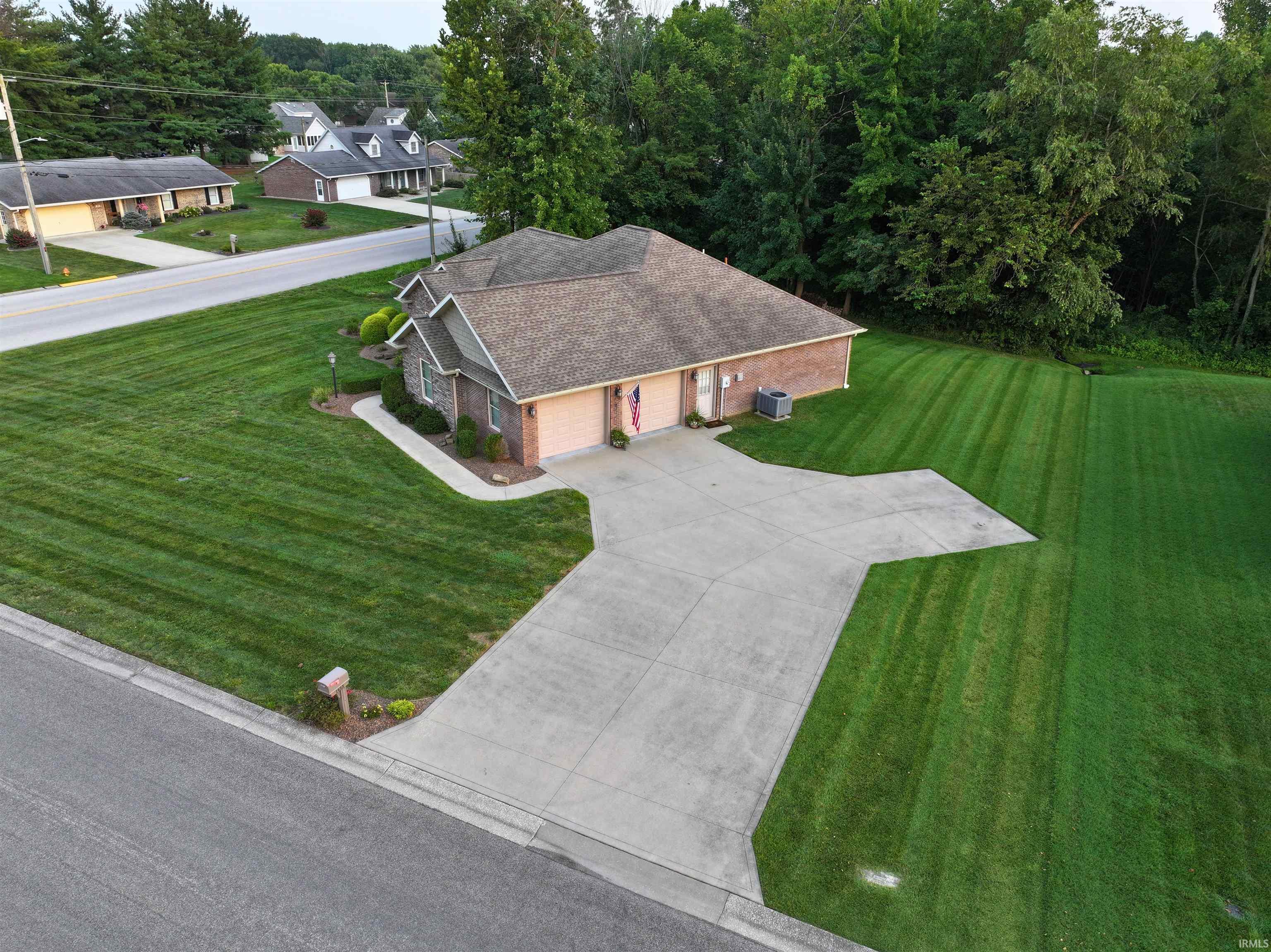 image of 1453 Summit St, Jasper, IN 47546 | MLS# 202633096