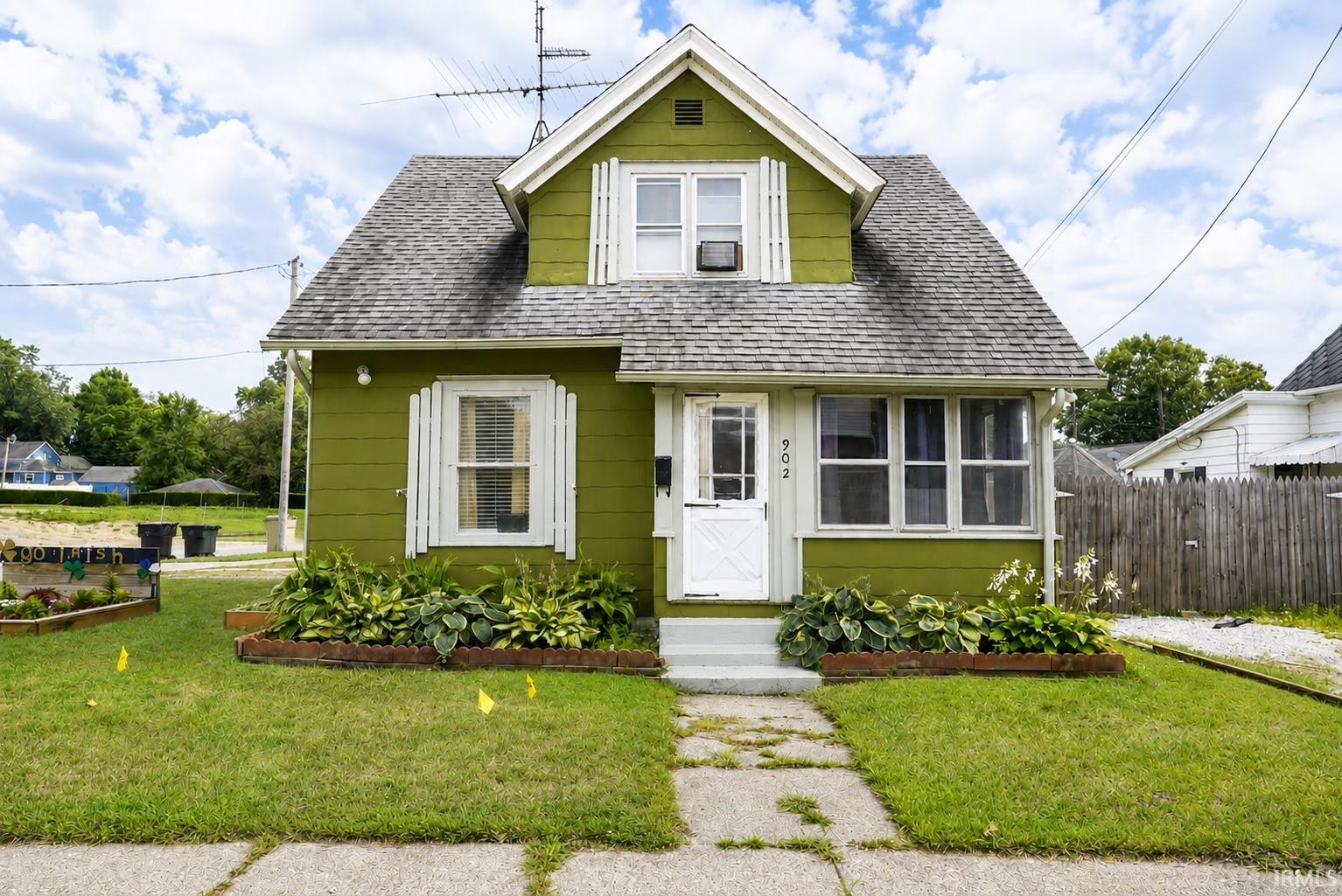 2nd image of 902 Bruce St, South Bend, IN 46613 | MLS# 202633106