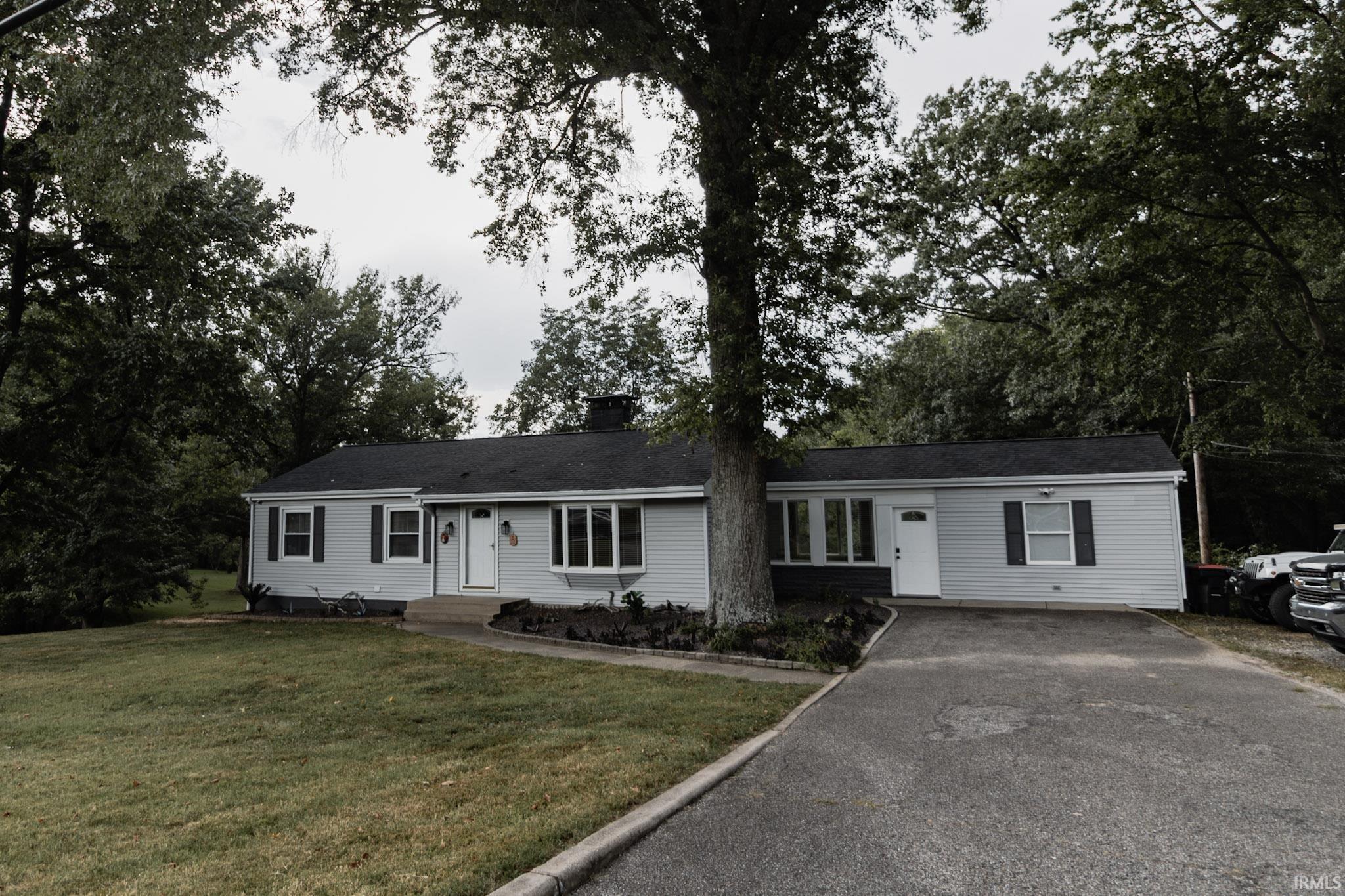 2nd image of 8400 Old State Rd, Evansville, IN 47710 | MLS# 202633192