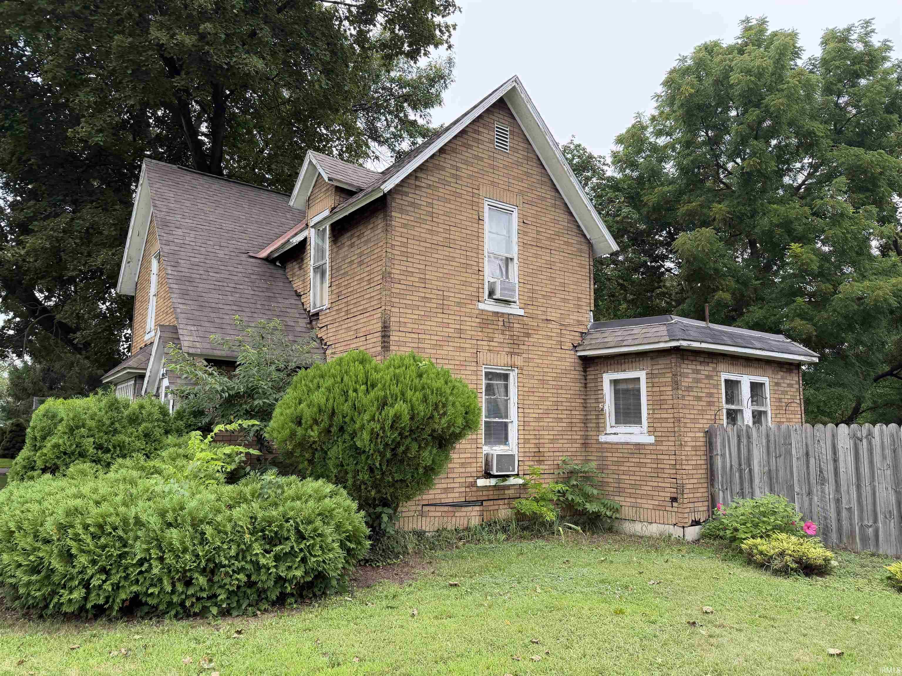 2nd image of 600 W Wolf Ave, Elkhart, IN 46516 | MLS# 202633201