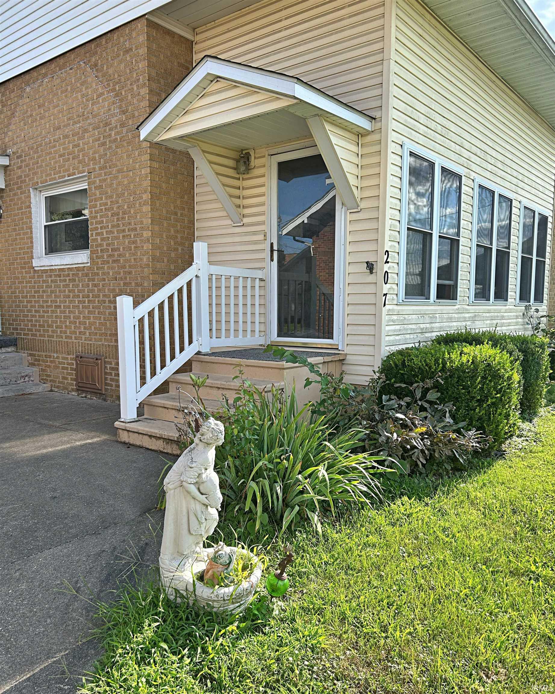 Photo 2 of Sale Pending at 207 W Walnut St, Washington, IN 47501 | MLS# 202633227 | Listing updated on 2026-09-25