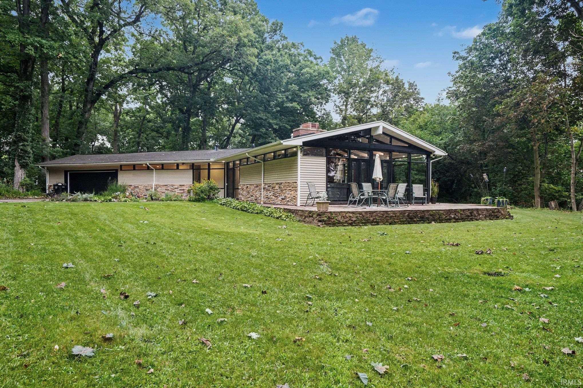 2nd image of 1910 Ribourde Dr, South Bend, IN 46628 | MLS# 202633241