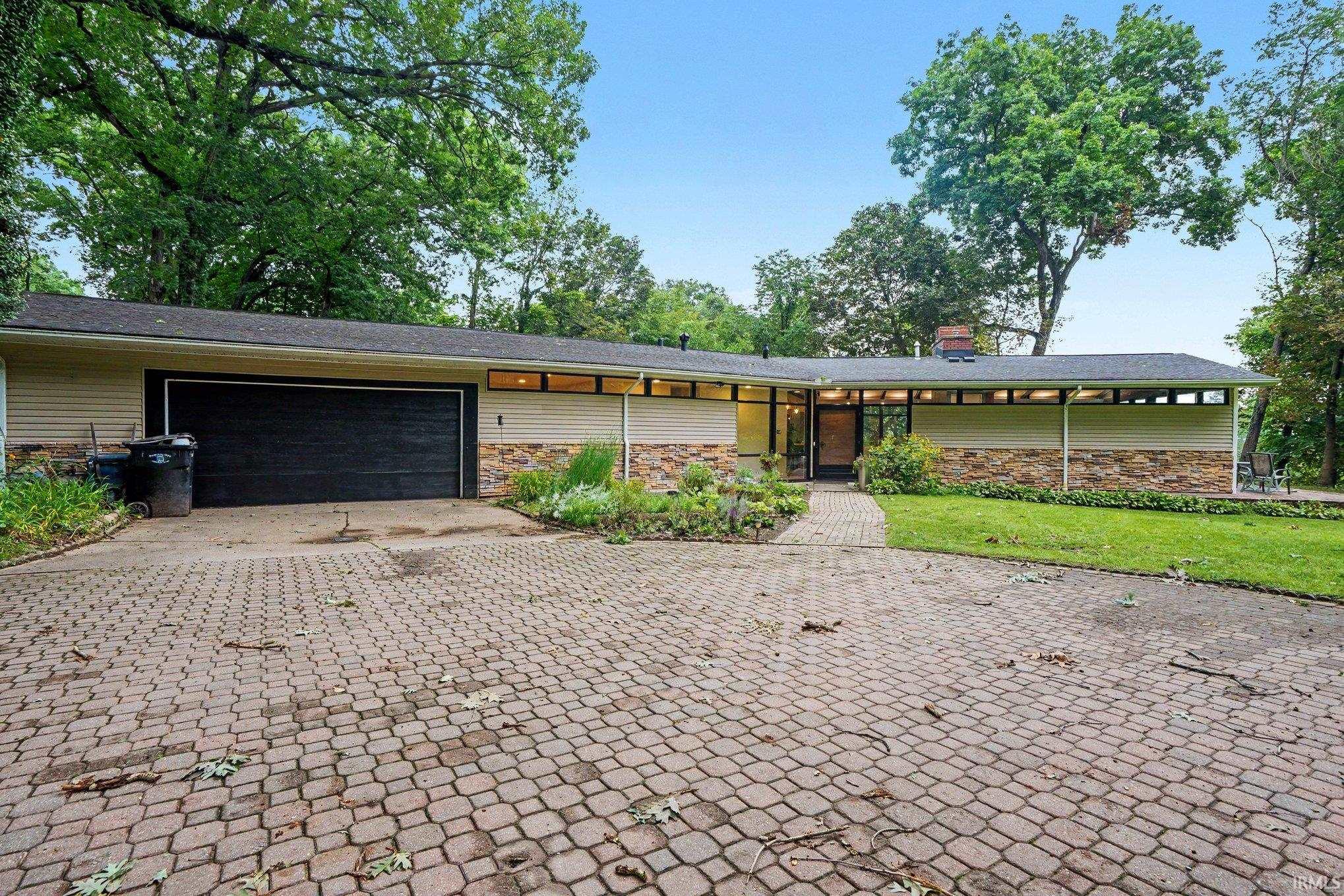 3rd image of 1910 Ribourde Dr, South Bend, IN 46628 | MLS# 202633241