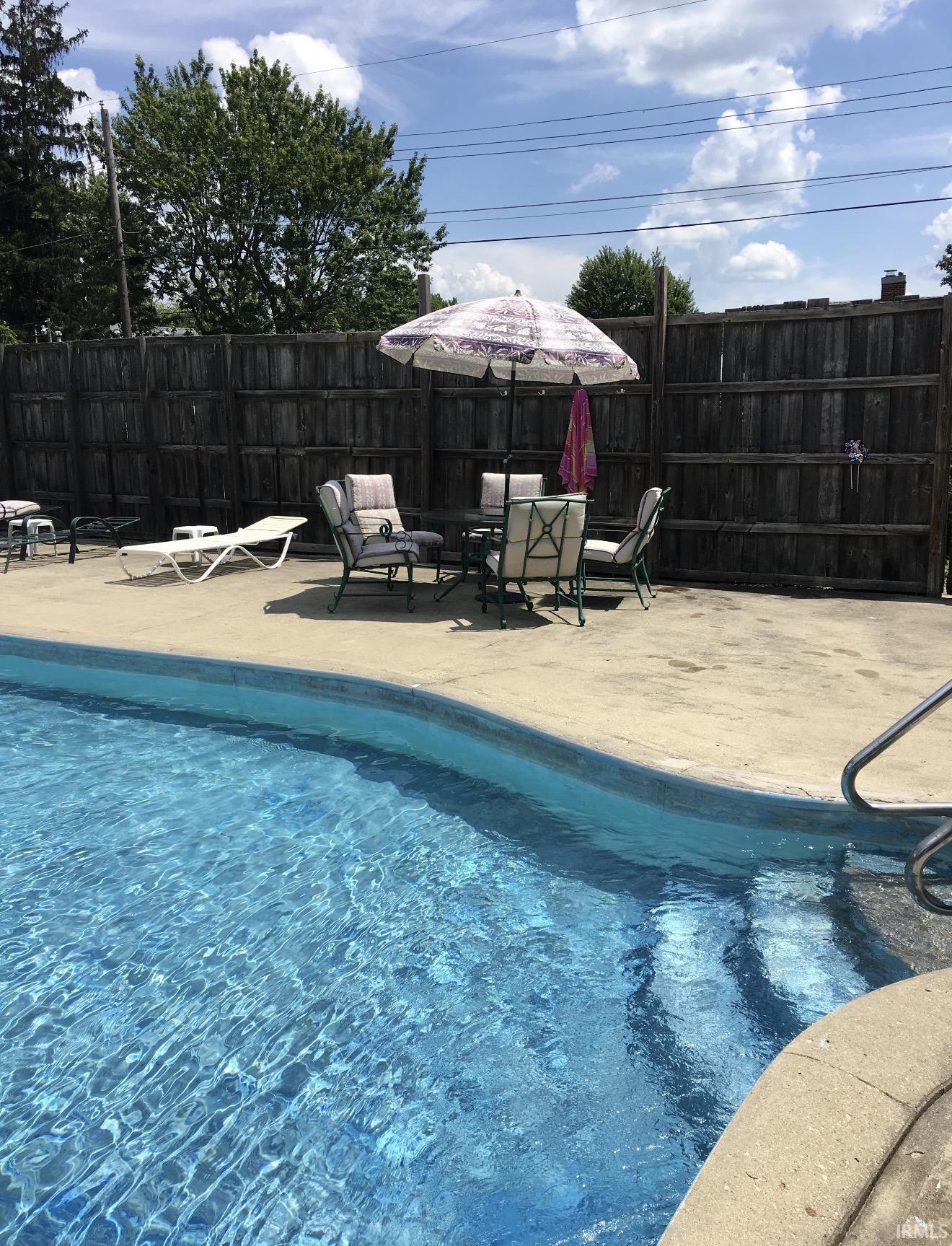 2nd image of 912 S Main St, Jonesboro, IN 46938 | MLS# 202633287