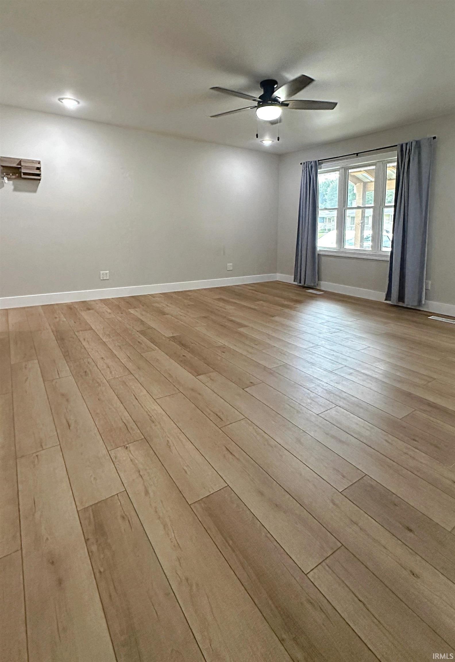Photo 3 of Manufactured home for sale at 18 Lynwood Dr, Washington, IN 47501 | MLS# 202633291 | Listing updated on 2026-10-07