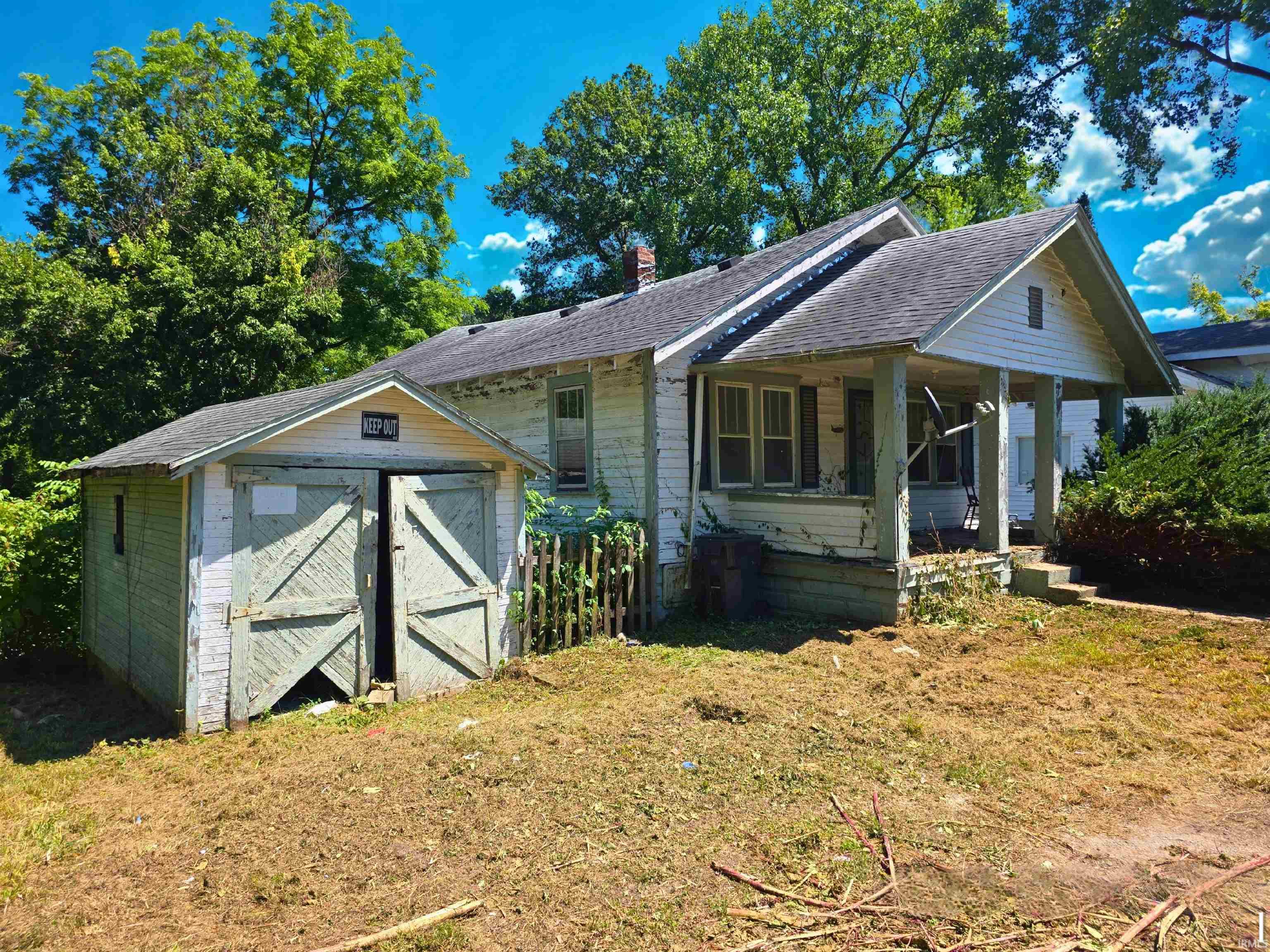 1st image of 8 Dixie Dr, Anderson, IN 46016 | MLS# 202633307