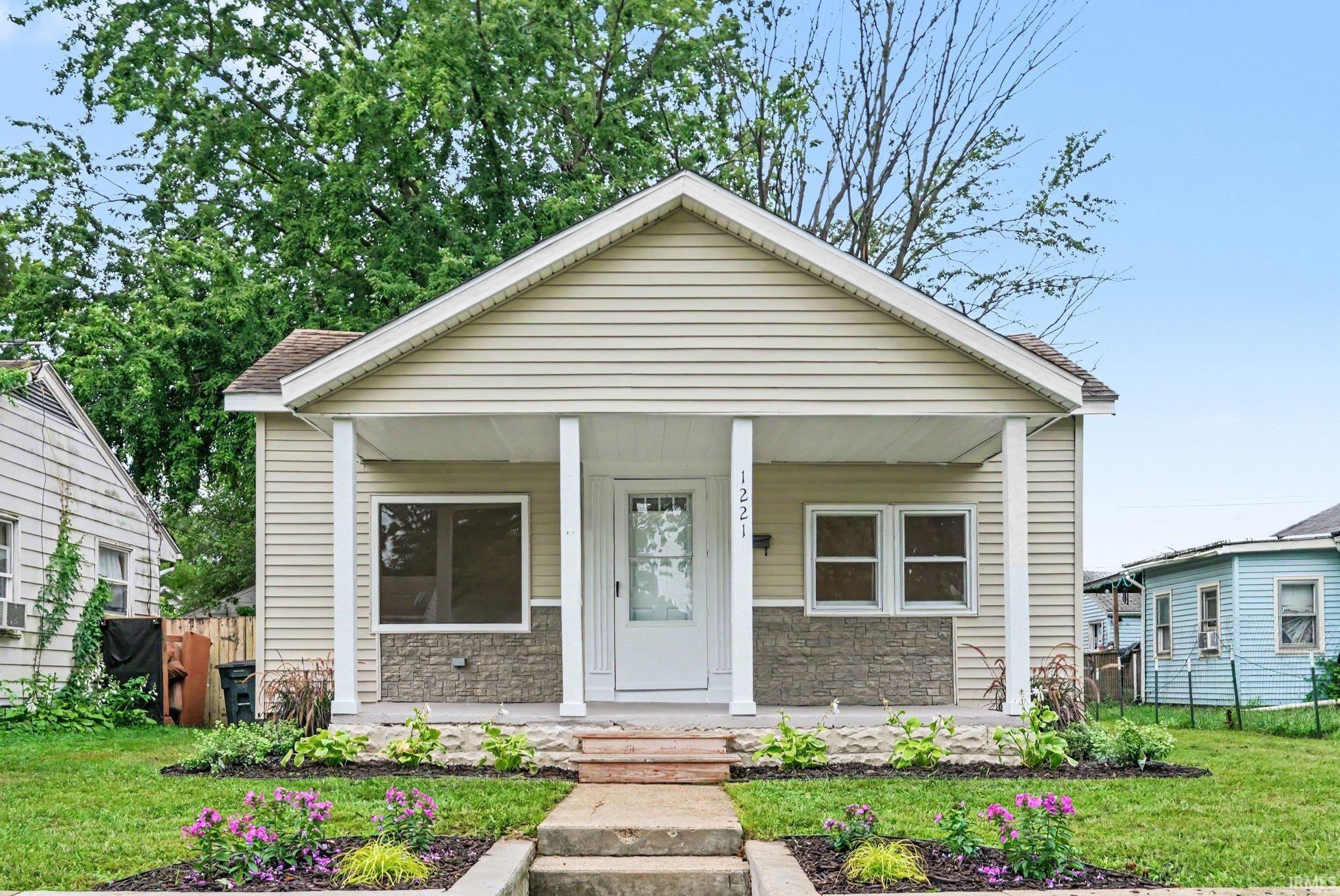 1st image of 1221 S 32 St, South Bend, IN 46615 | MLS# 202633361