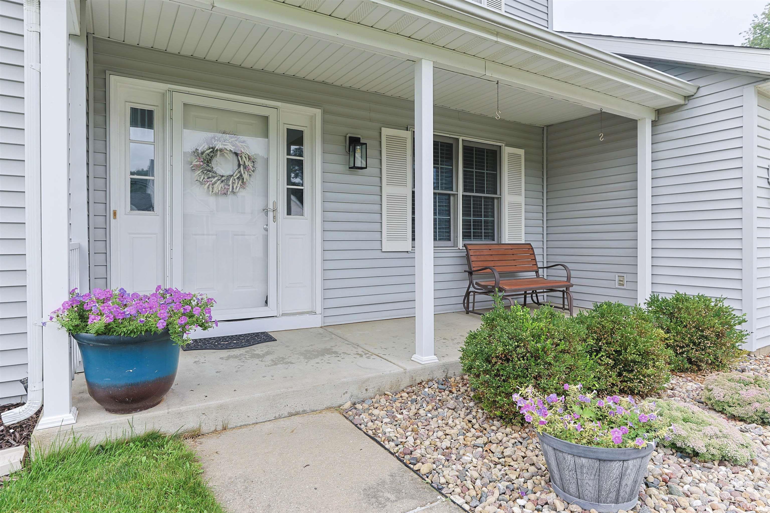 3rd image of 50885 Lexington Glen Dr, Granger, IN 46530 | MLS# 202633366