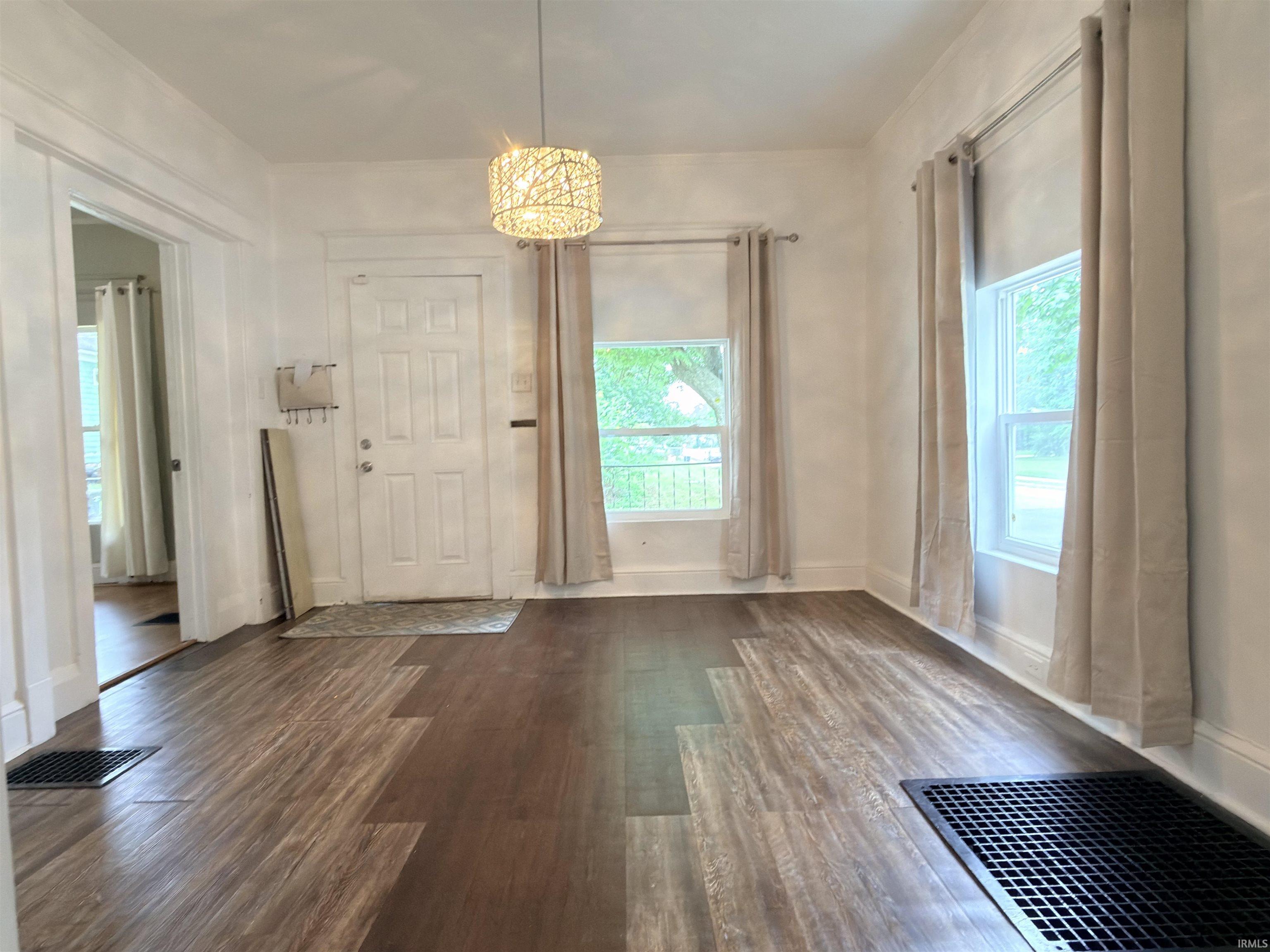 3rd image of 134 E Calvert St, South Bend, IN 46613 | MLS# 202633378