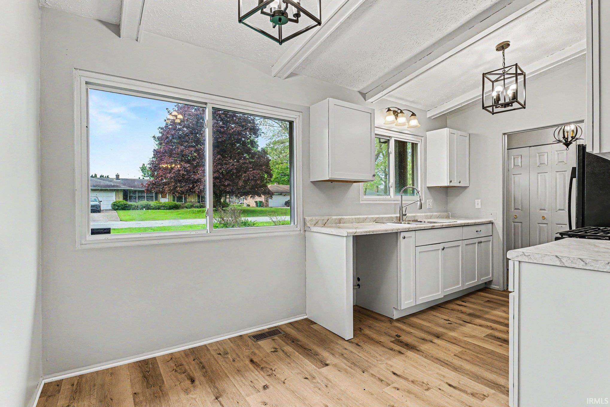 4th image of 24403 Rolling Oaks Dr, South Bend, IN 46628 | MLS# 202633386