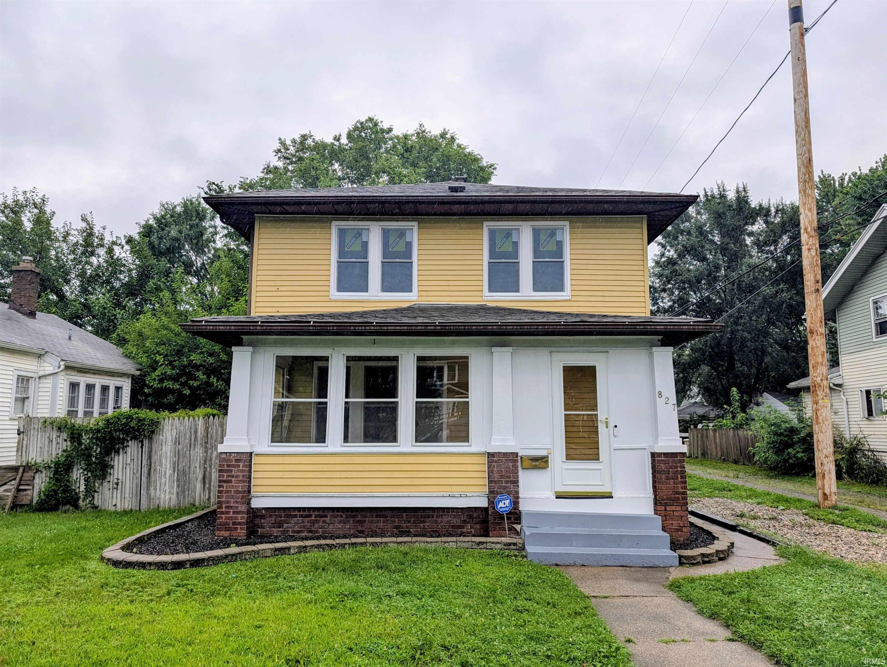2nd image of 827 E Ewing Ave, South Bend, IN 46613 | MLS# 202633393