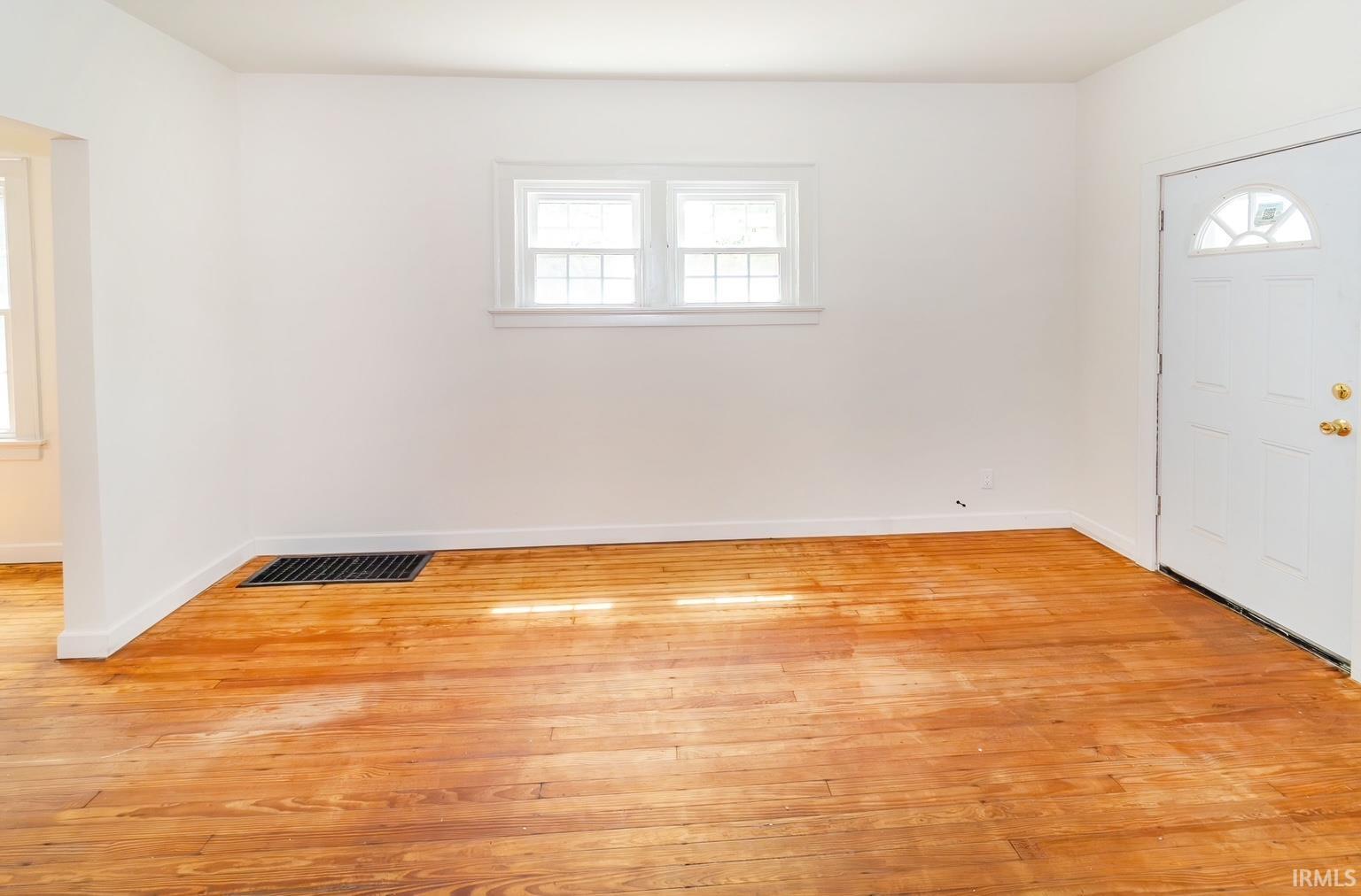 3rd image of 1204 S Evans Ave, Evansville, IN 47713 | MLS# 202633397