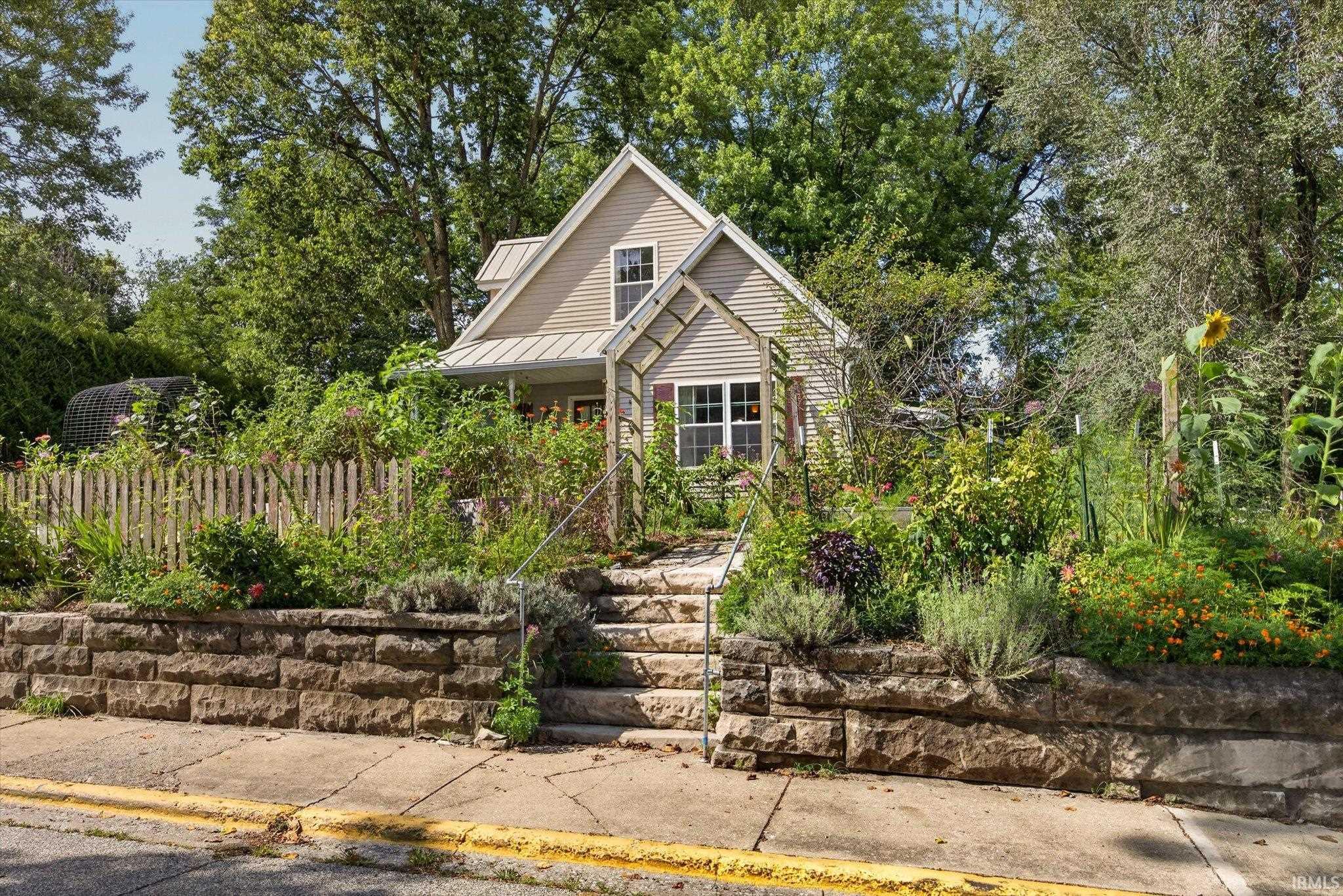 3rd image of 1010 W 7Th St, Bloomington, IN 47404 | MLS# 202633473