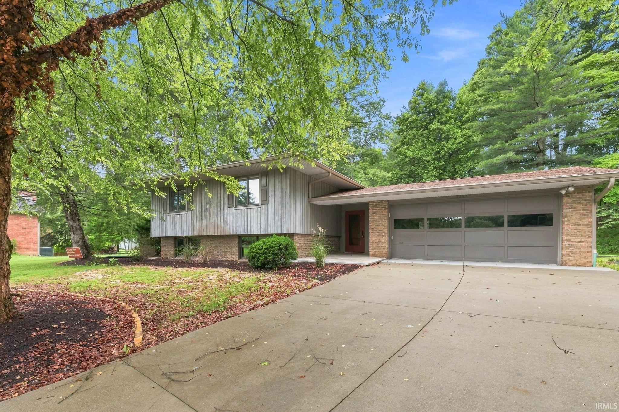 2nd image of 2202 Belhaven Ct, Bloomington, IN 47401 | MLS# 202633581
