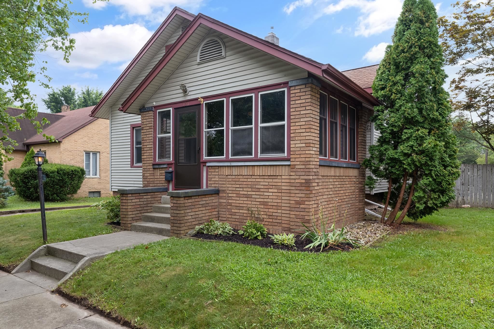 2nd image of 131 Kenyon Ave, Elkhart, IN 46516 | MLS# 202633593