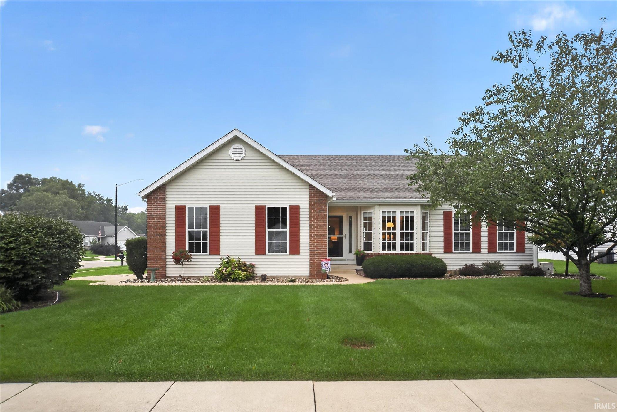 2nd image of 102 Livingston Bay Ct, Mishawaka, IN 46544 | MLS# 202633600