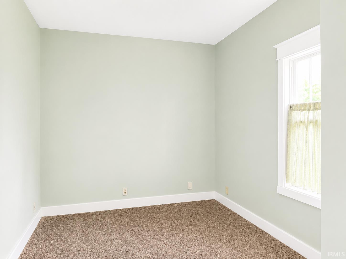 33rd image of 215 N Newlin St, Veedersburg, IN 47987 | MLS# 202633698