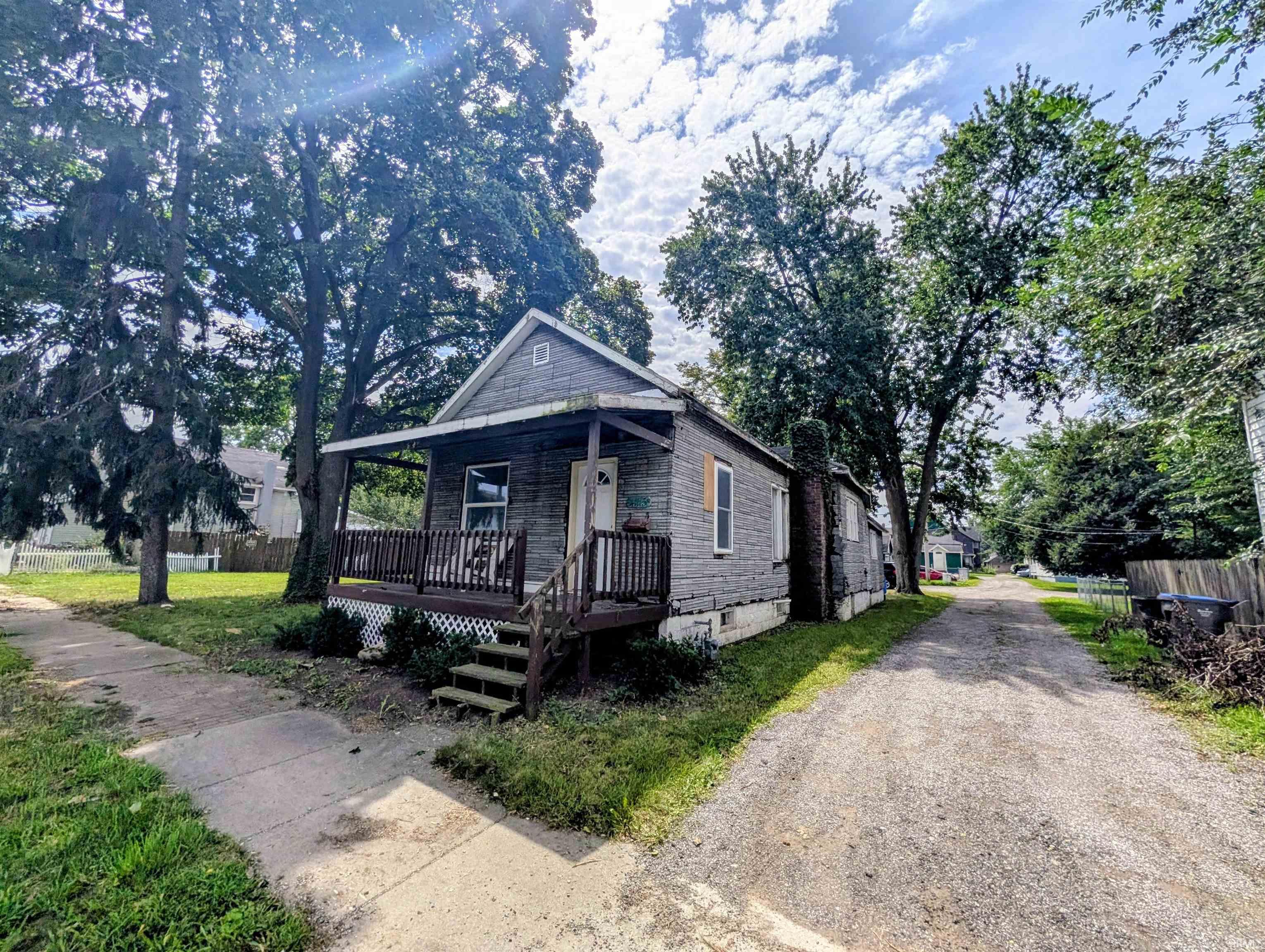 2nd image of 415 Sherman St, Elkhart, IN 46516 | MLS# 202633711