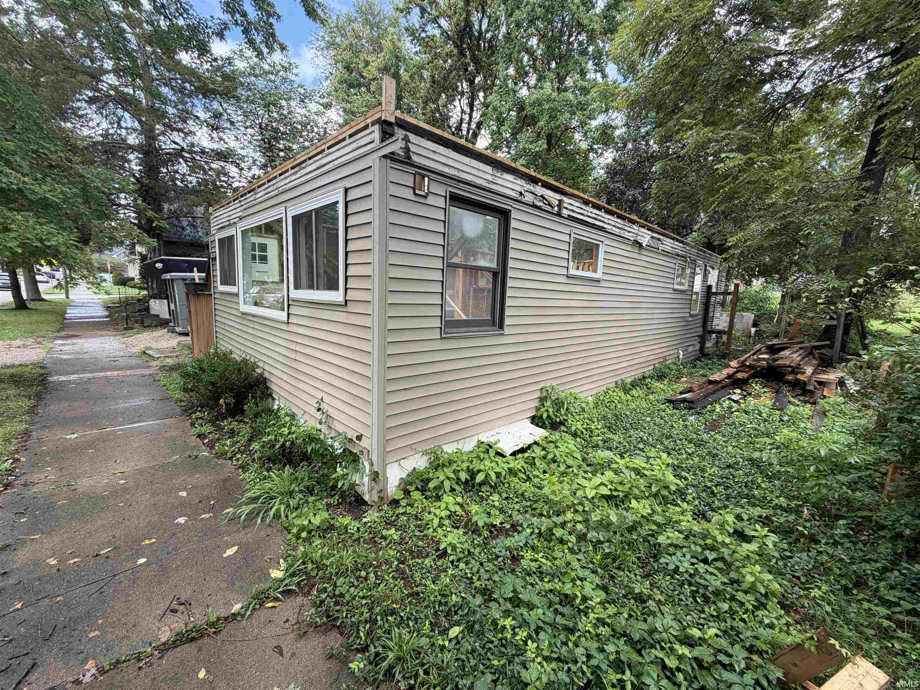 2nd image of 618 W Howe St, Bloomington, IN 47403 | MLS# 202633716