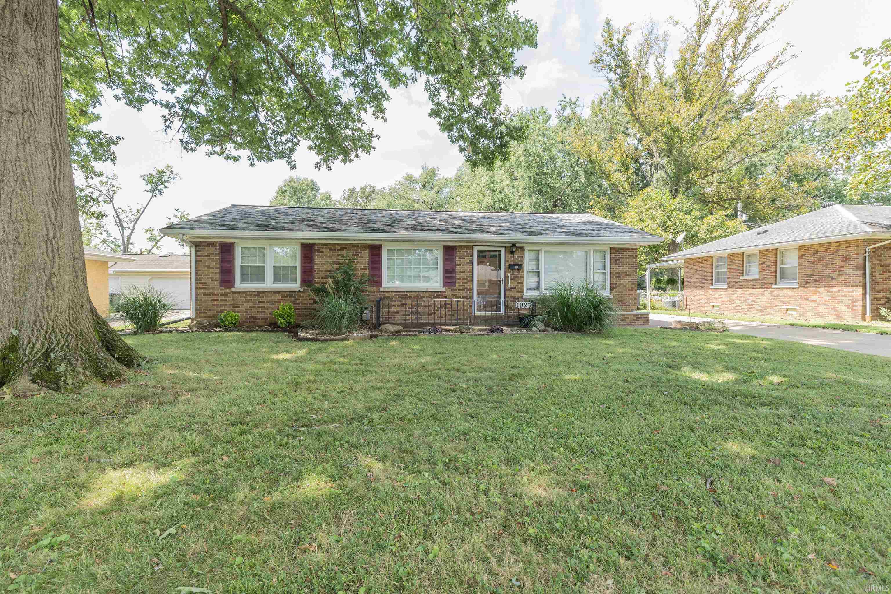 1st image of 1923 Dianne Ave, Evansville, IN 47714 | MLS# 202633748