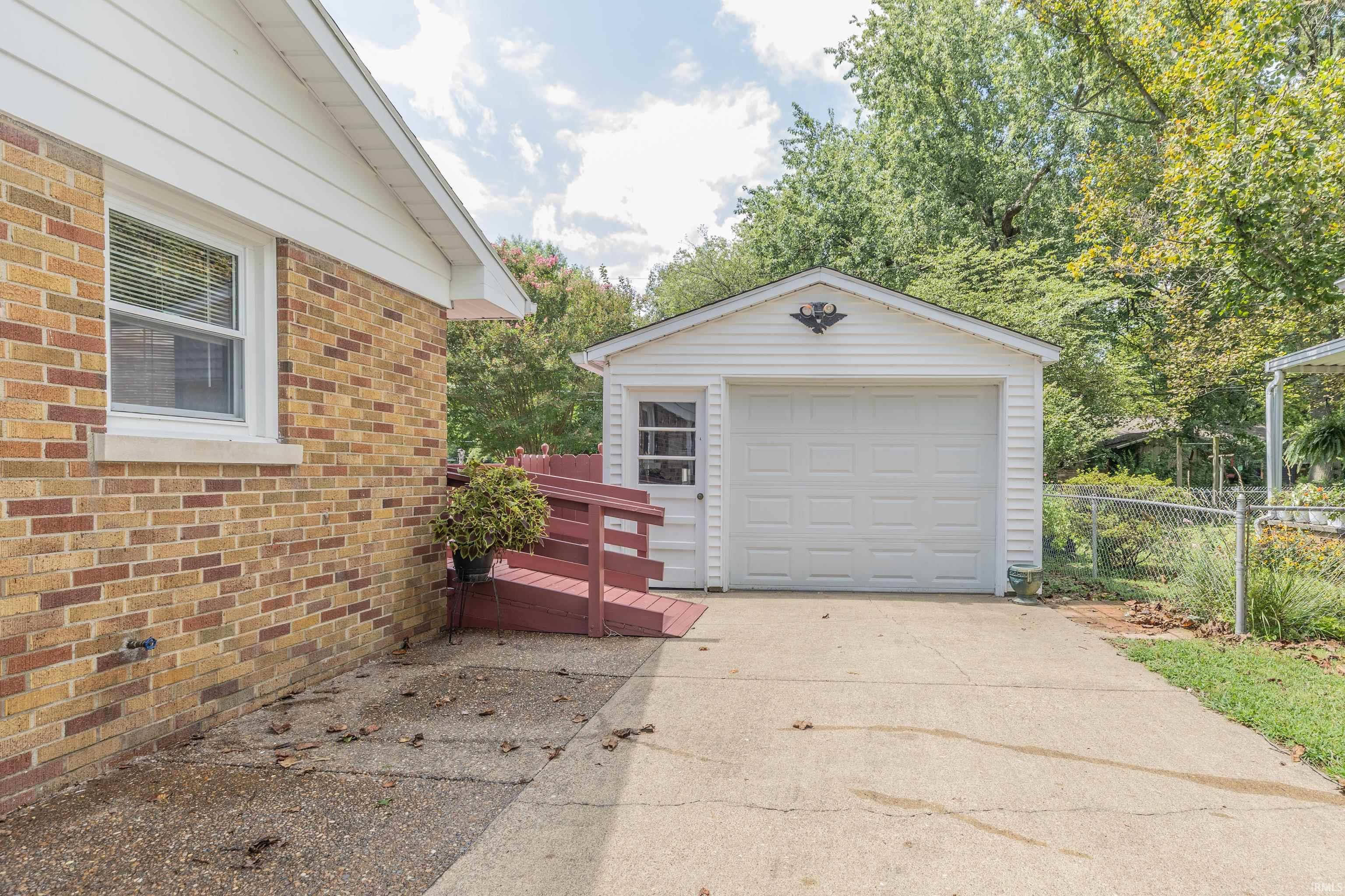 32nd image of 1923 Dianne Ave, Evansville, IN 47714 | MLS# 202633748