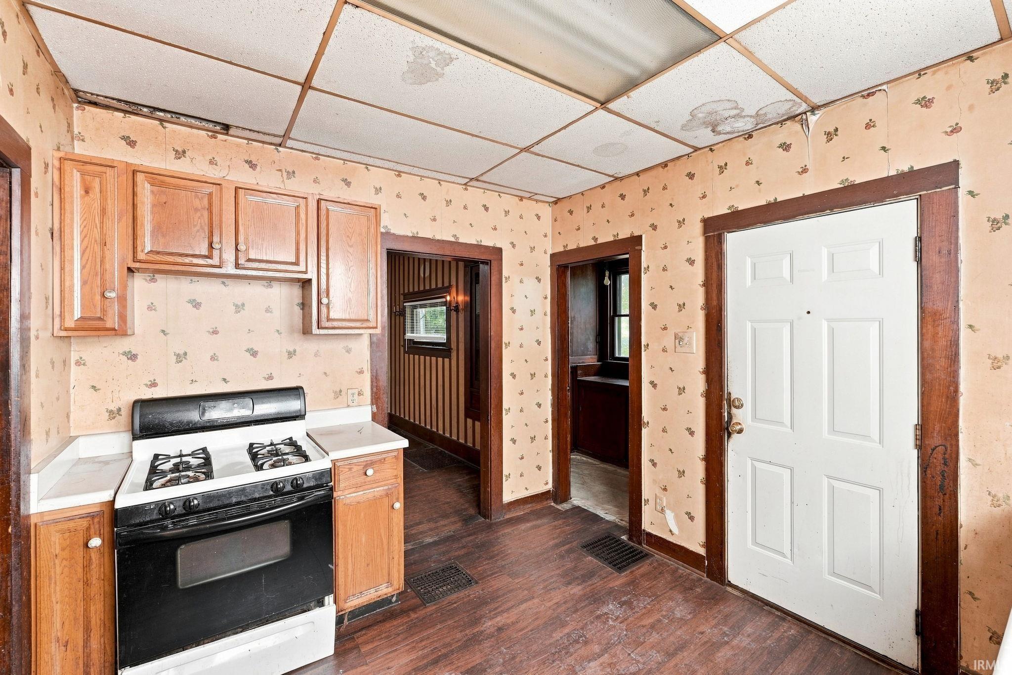 Photo 10 of 924 W Dewald Street