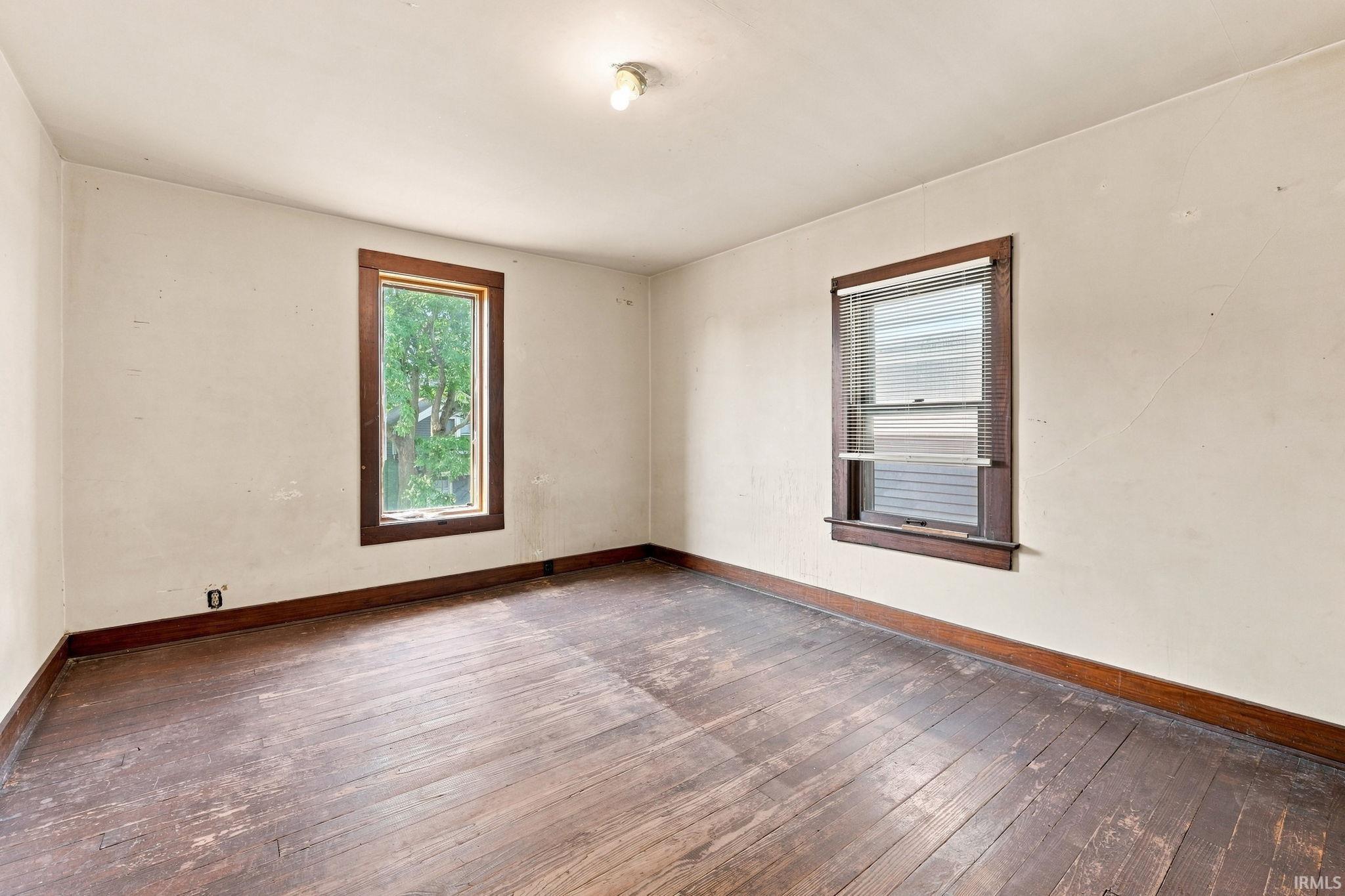 Photo 16 of 924 W Dewald Street