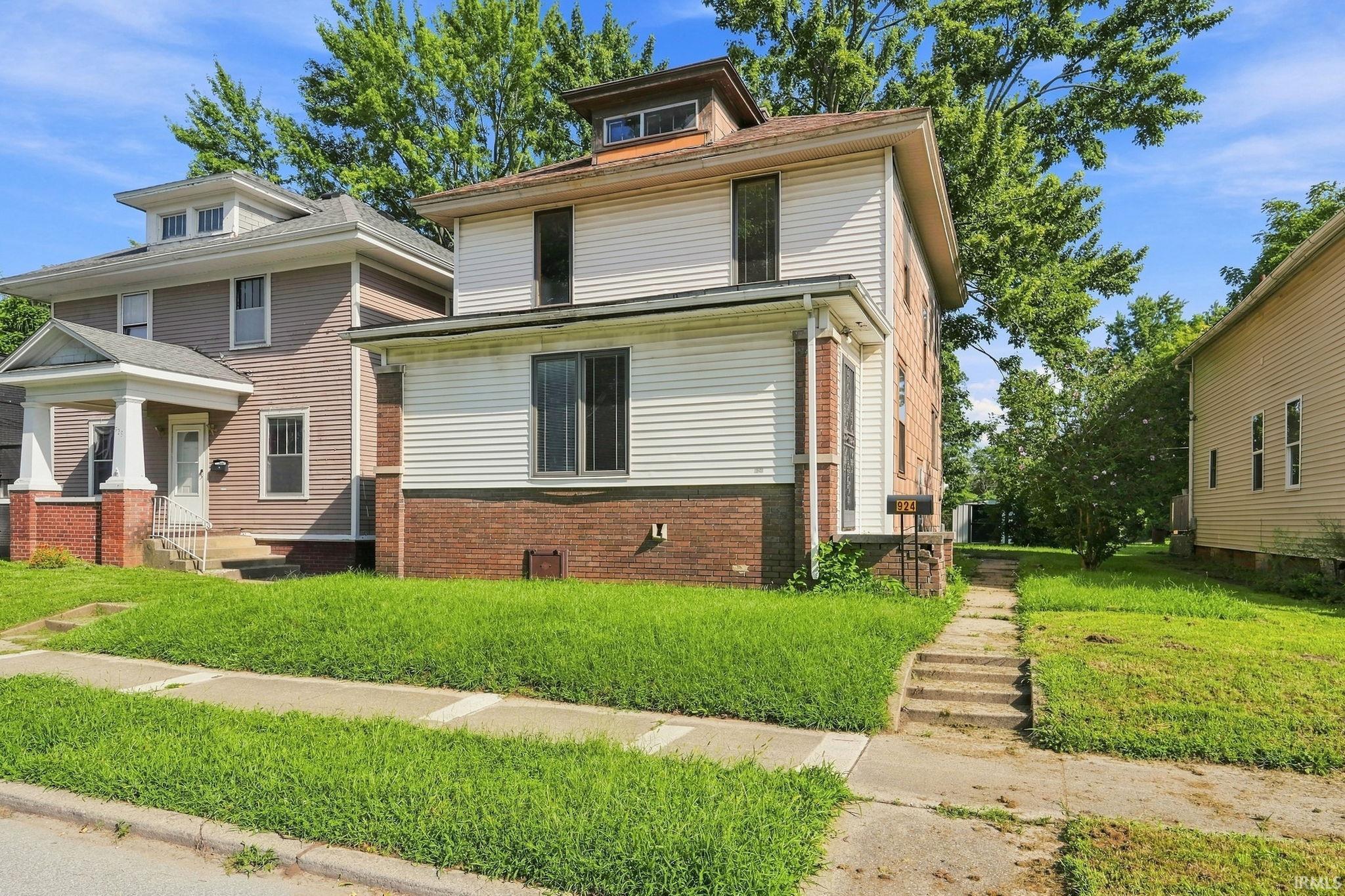 Photo 25 of 924 W Dewald Street