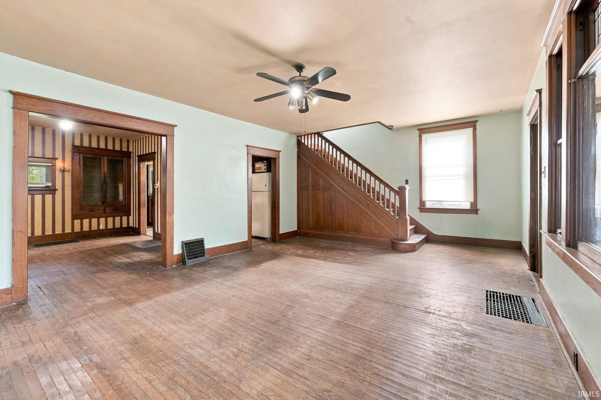 Photo 3 of 924 W Dewald Street