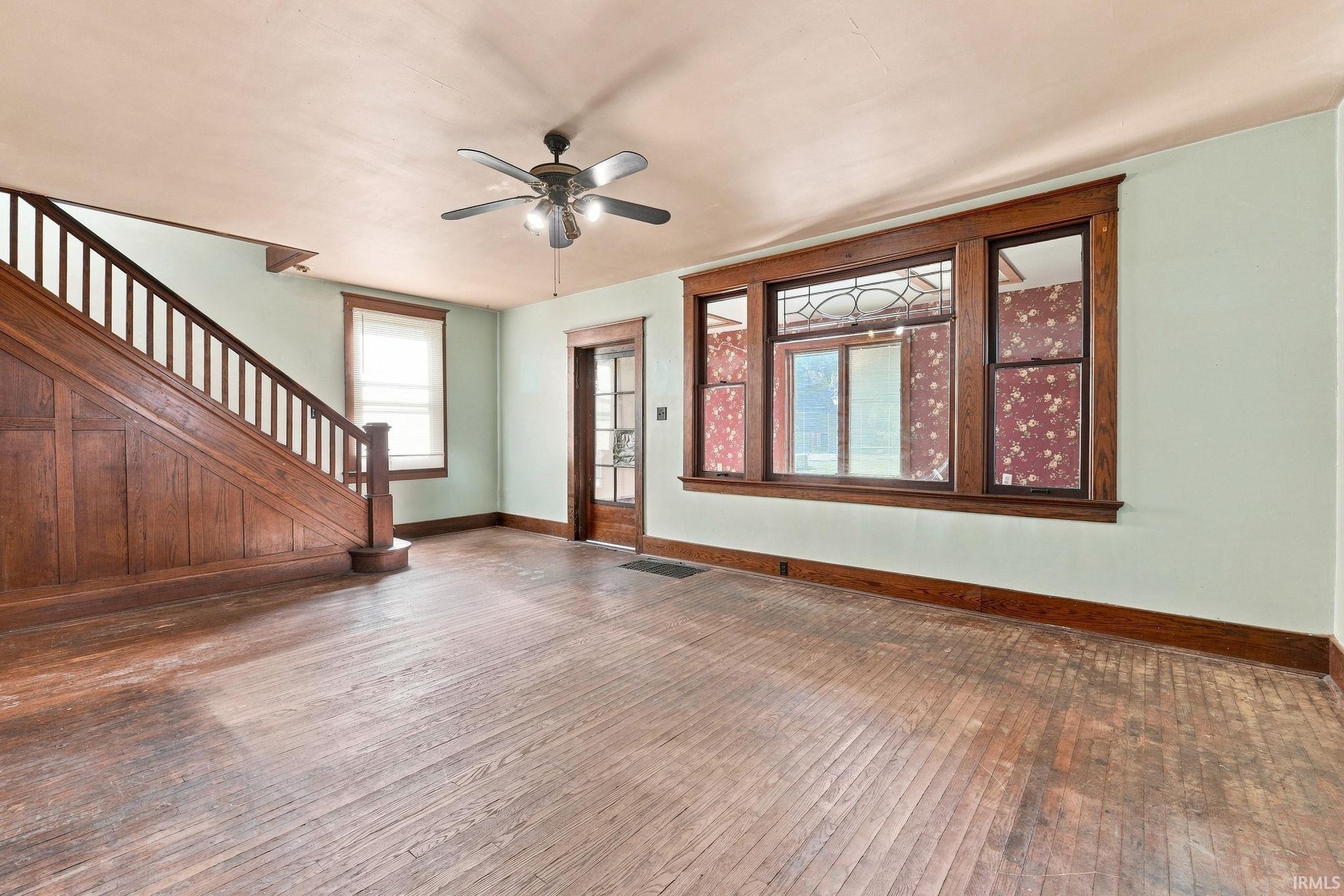 Photo 4 of 924 W Dewald Street