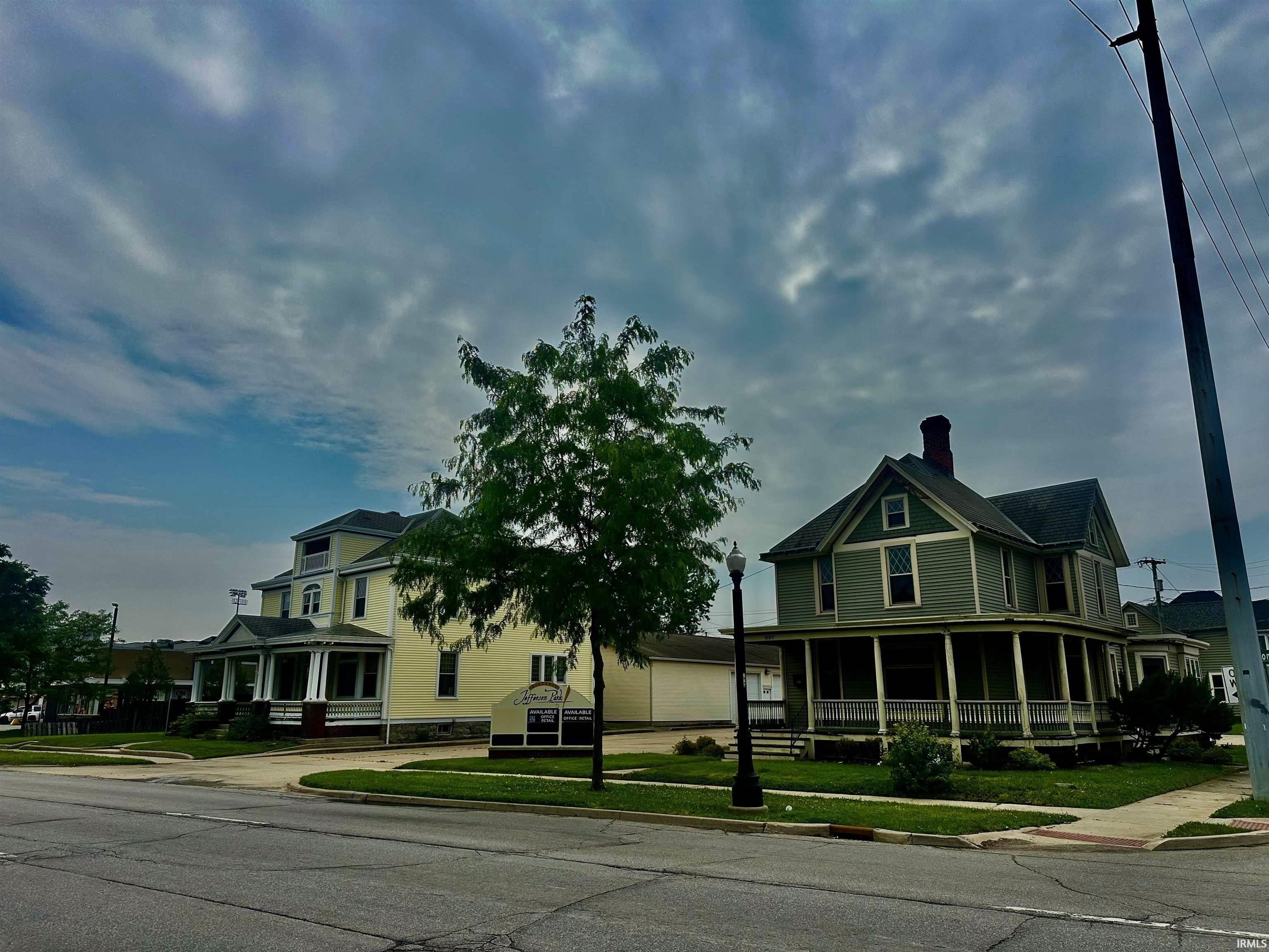 Photo 0 of 529 W Jefferson Boulevard