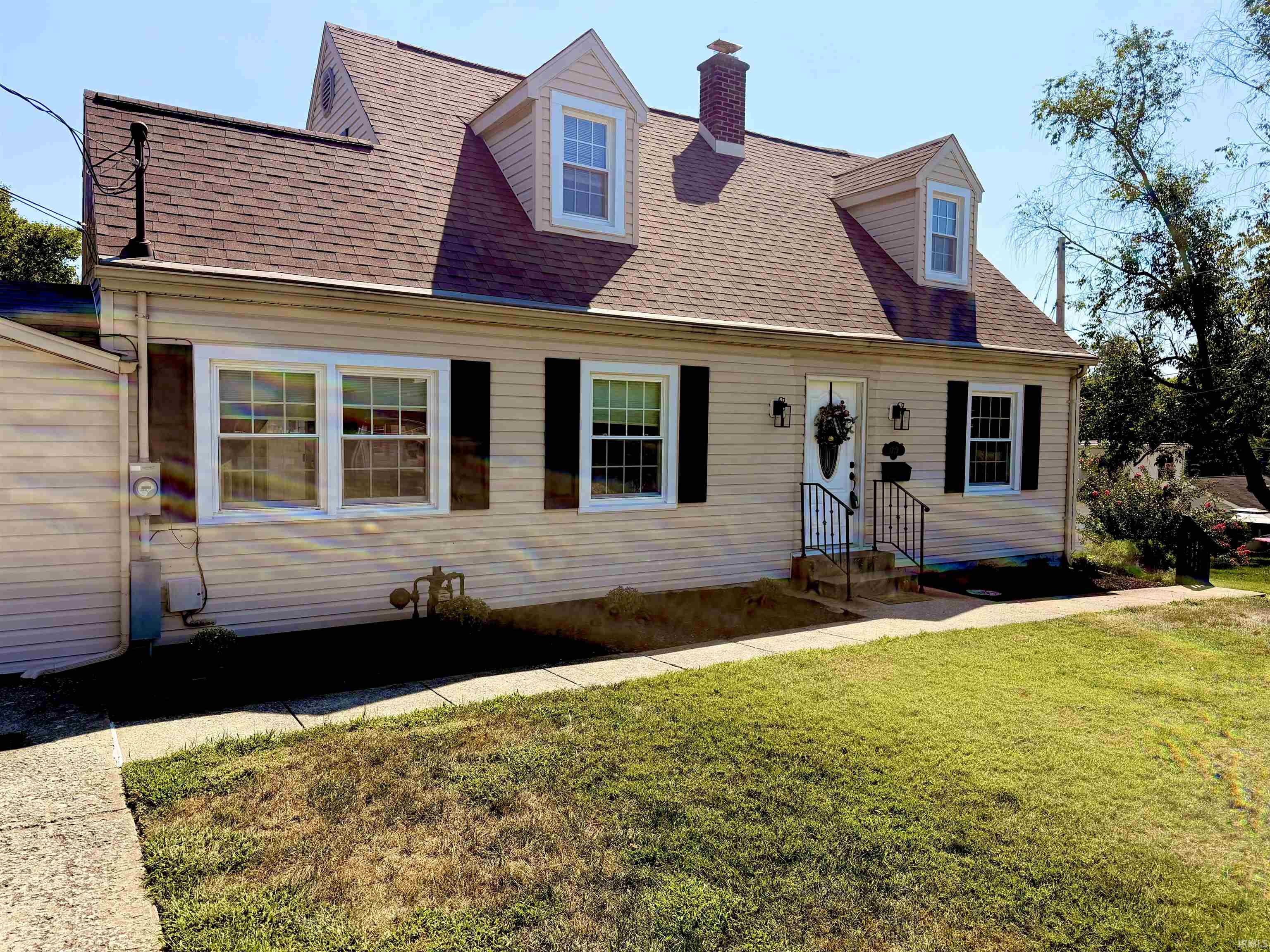 Photo 3 of Manufactured home for sale at 1717 Russell Ave, Evansville, IN 47720 | MLS# 202633877 | Listing updated on 2026-09-15