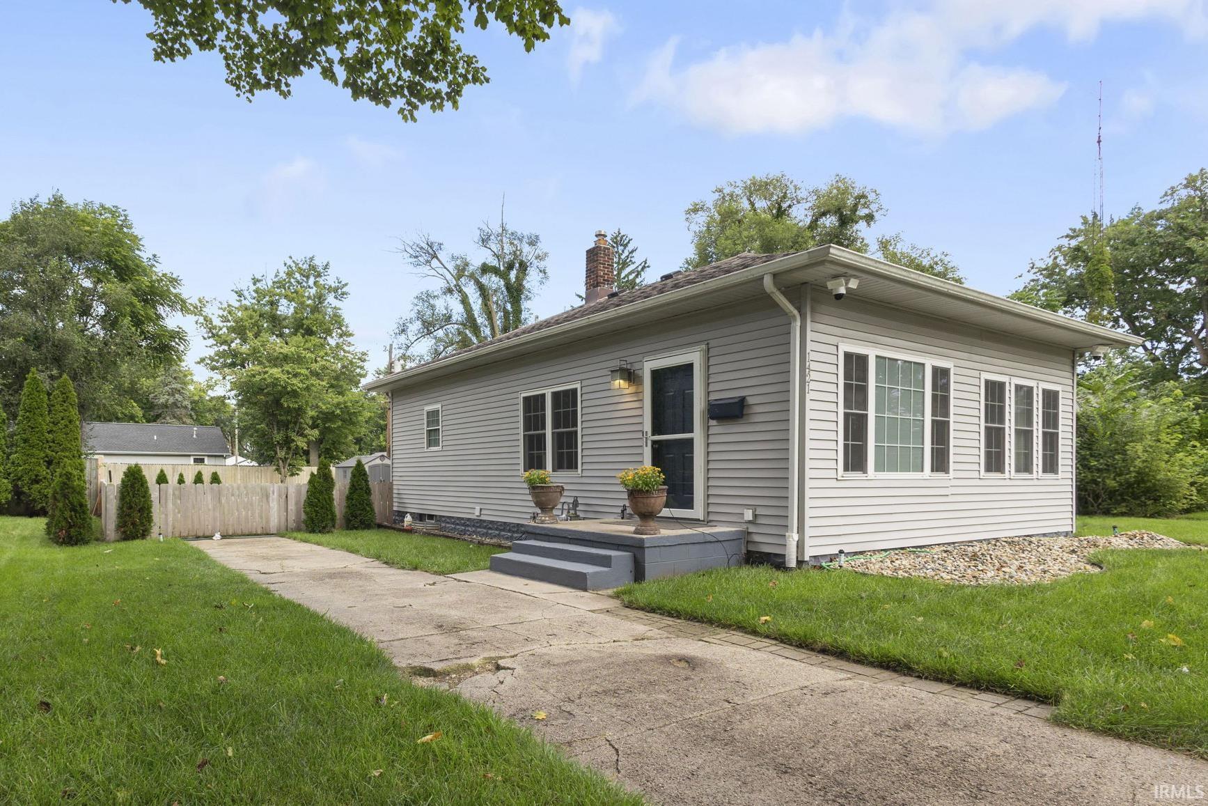 1st image of 1421 Chalfant St, South Bend, IN 46617 | MLS# 202633881