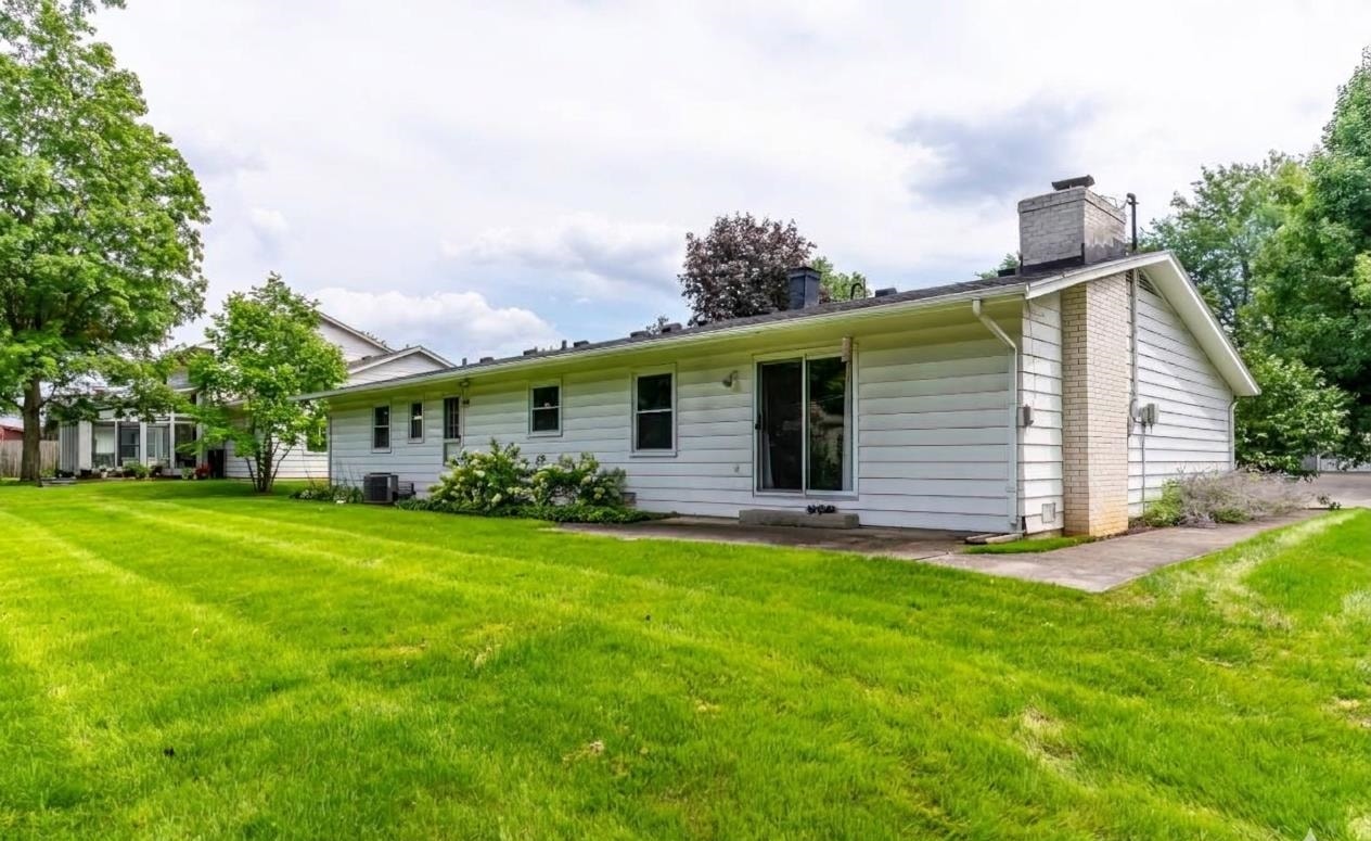 Photo 26 of 2727 Roscommon Drive
