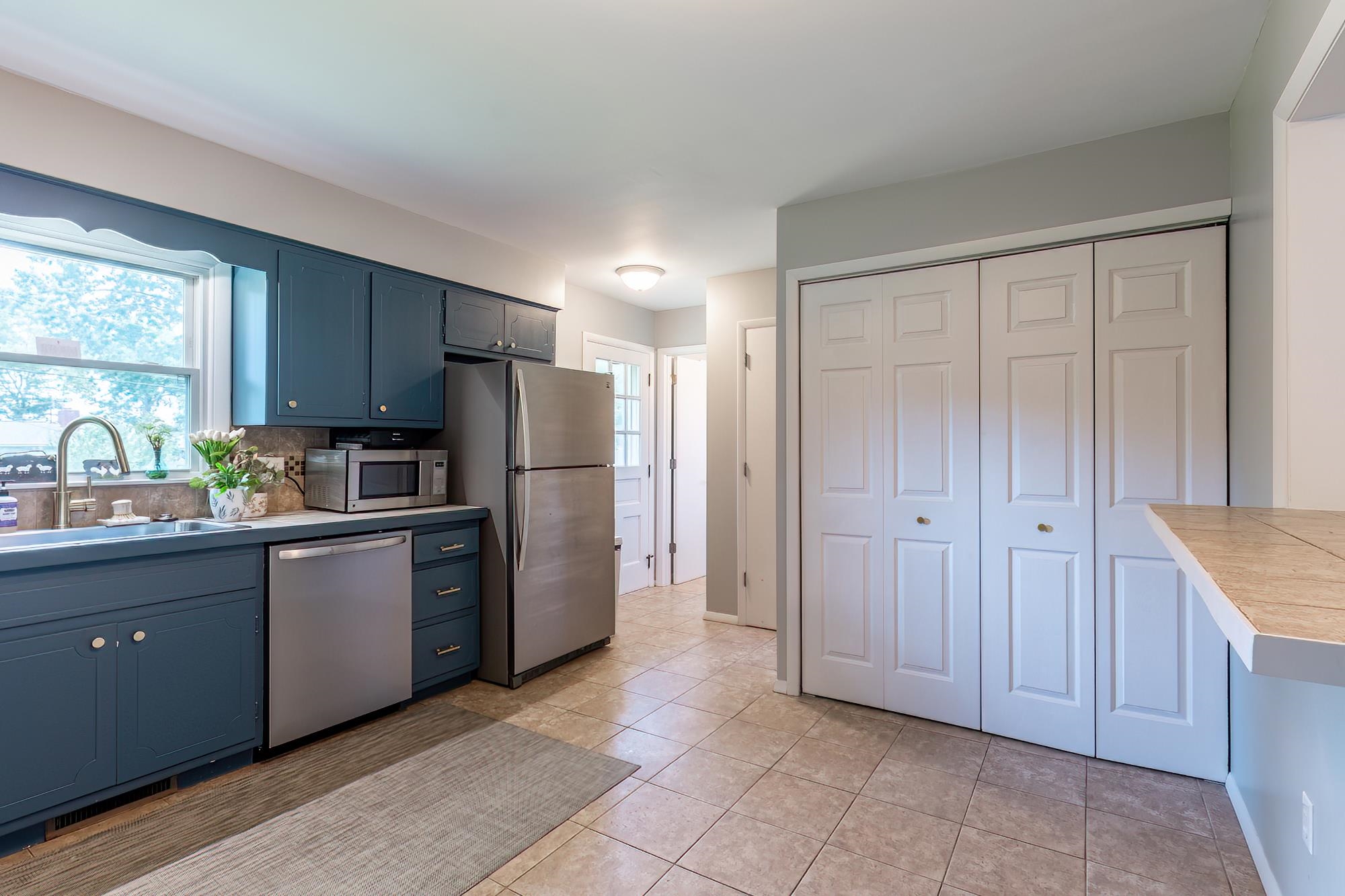 Photo 9 of 2727 Roscommon Drive