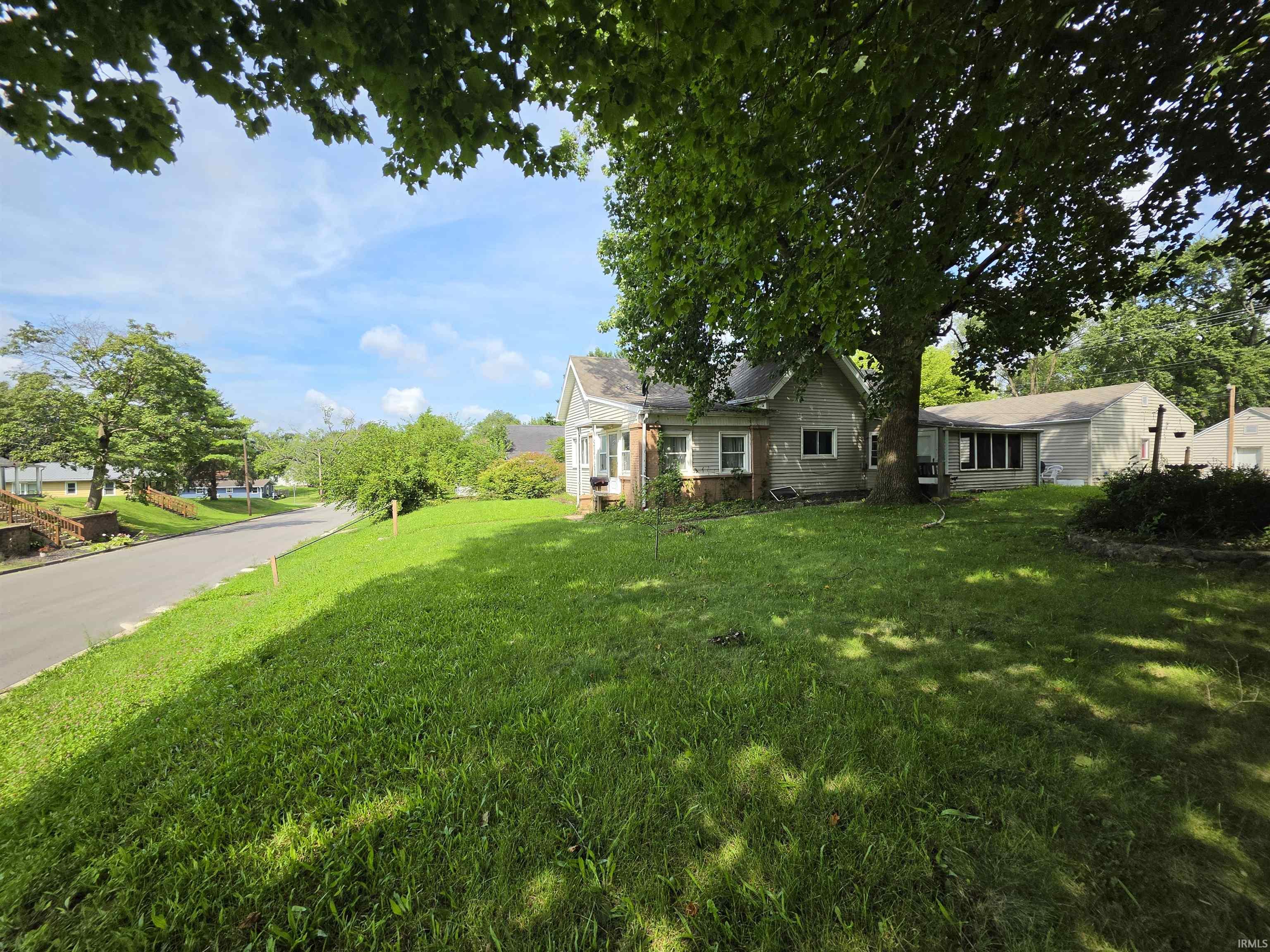 3rd image of 709 E Sherman St, Marion, IN 46952 | MLS# 202634099