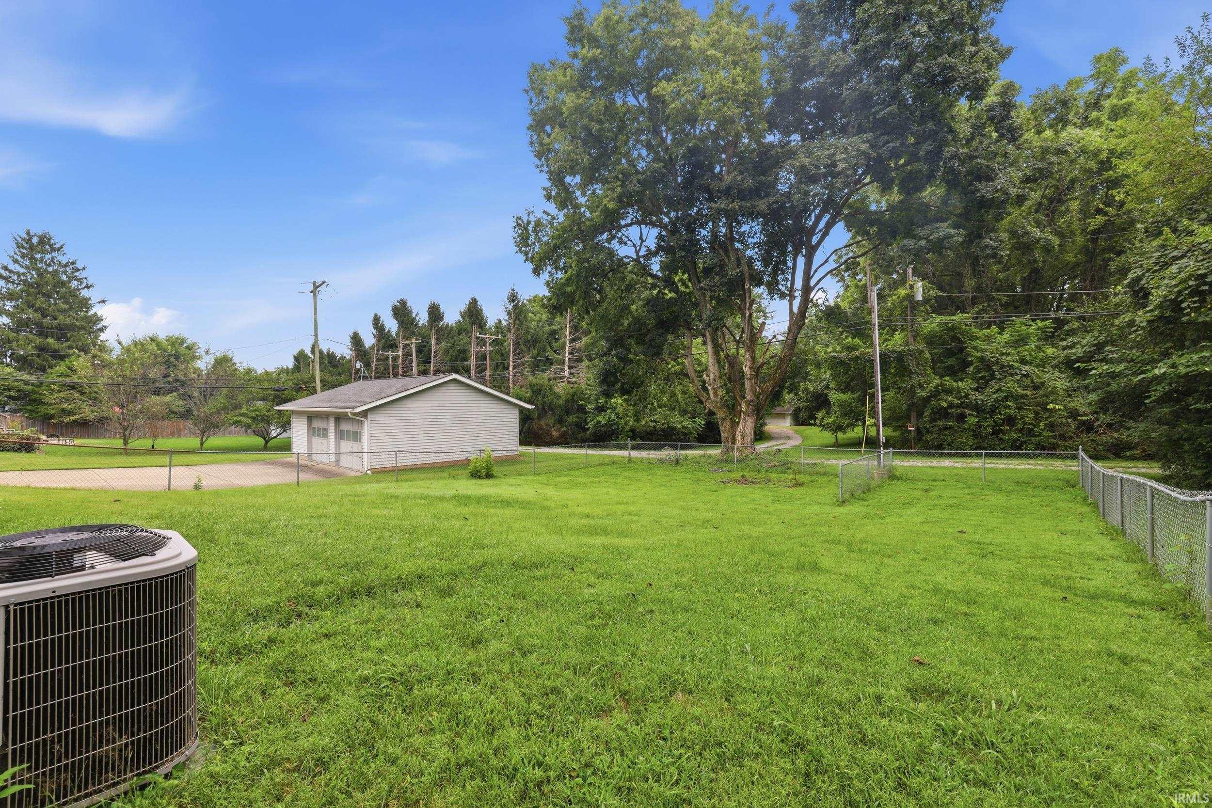 4th image of 831 W Briarcliff Dr, Bloomington, IN 47404 | MLS# 202634125