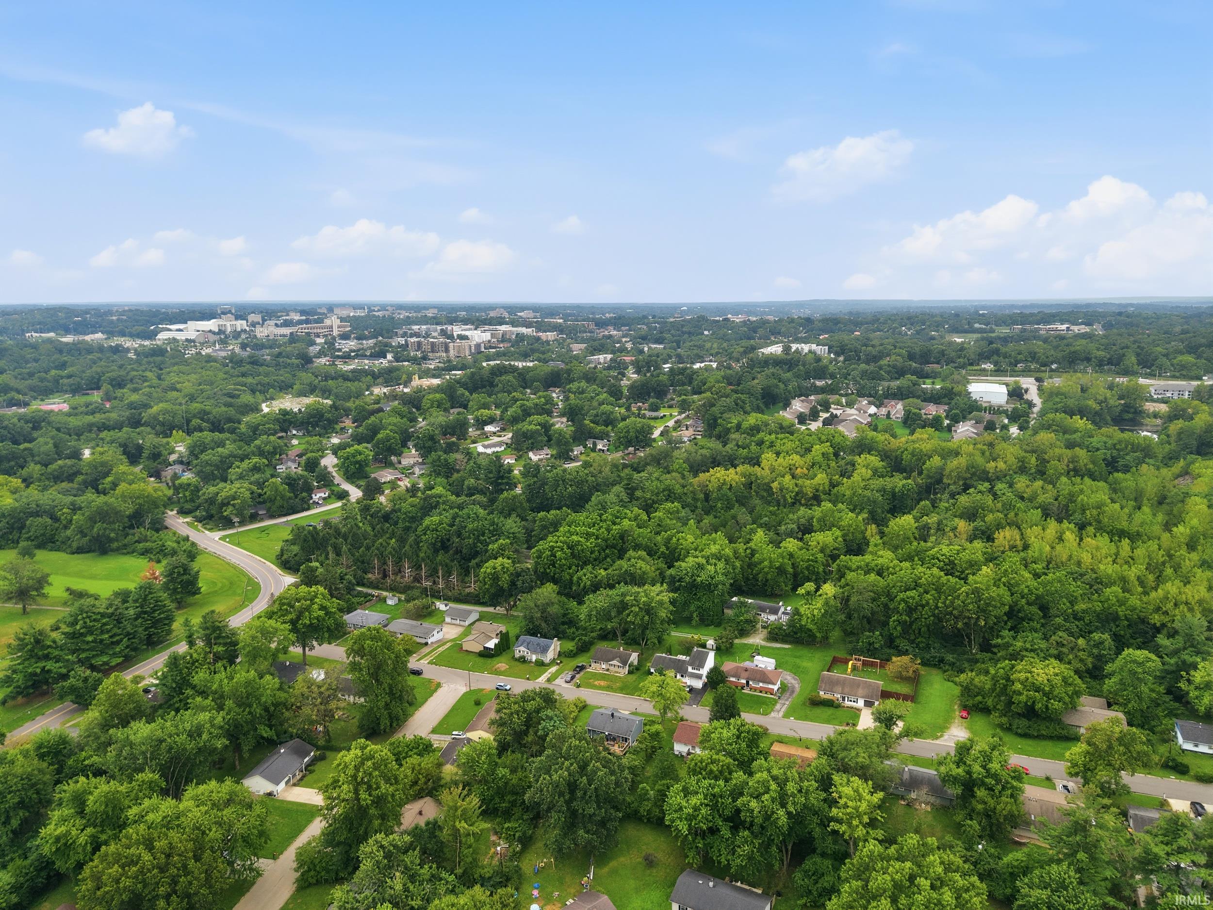 35th image of 831 W Briarcliff Dr, Bloomington, IN 47404 | MLS# 202634125