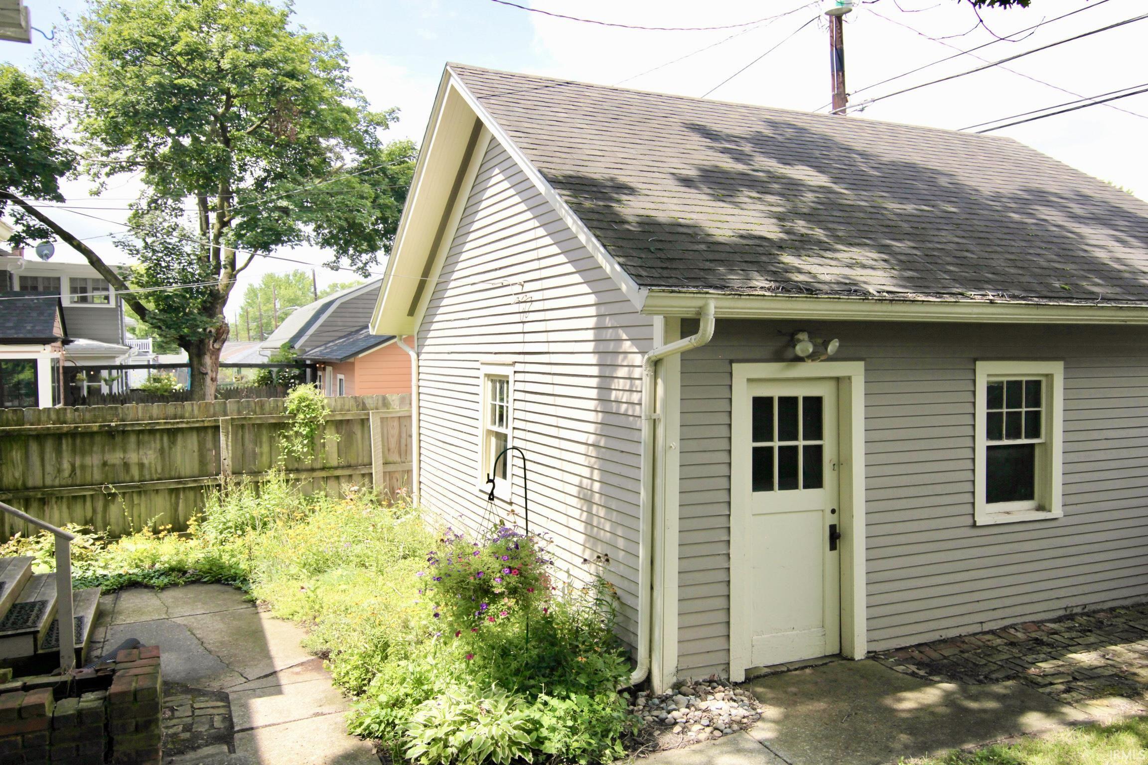 Detached 2 car garage