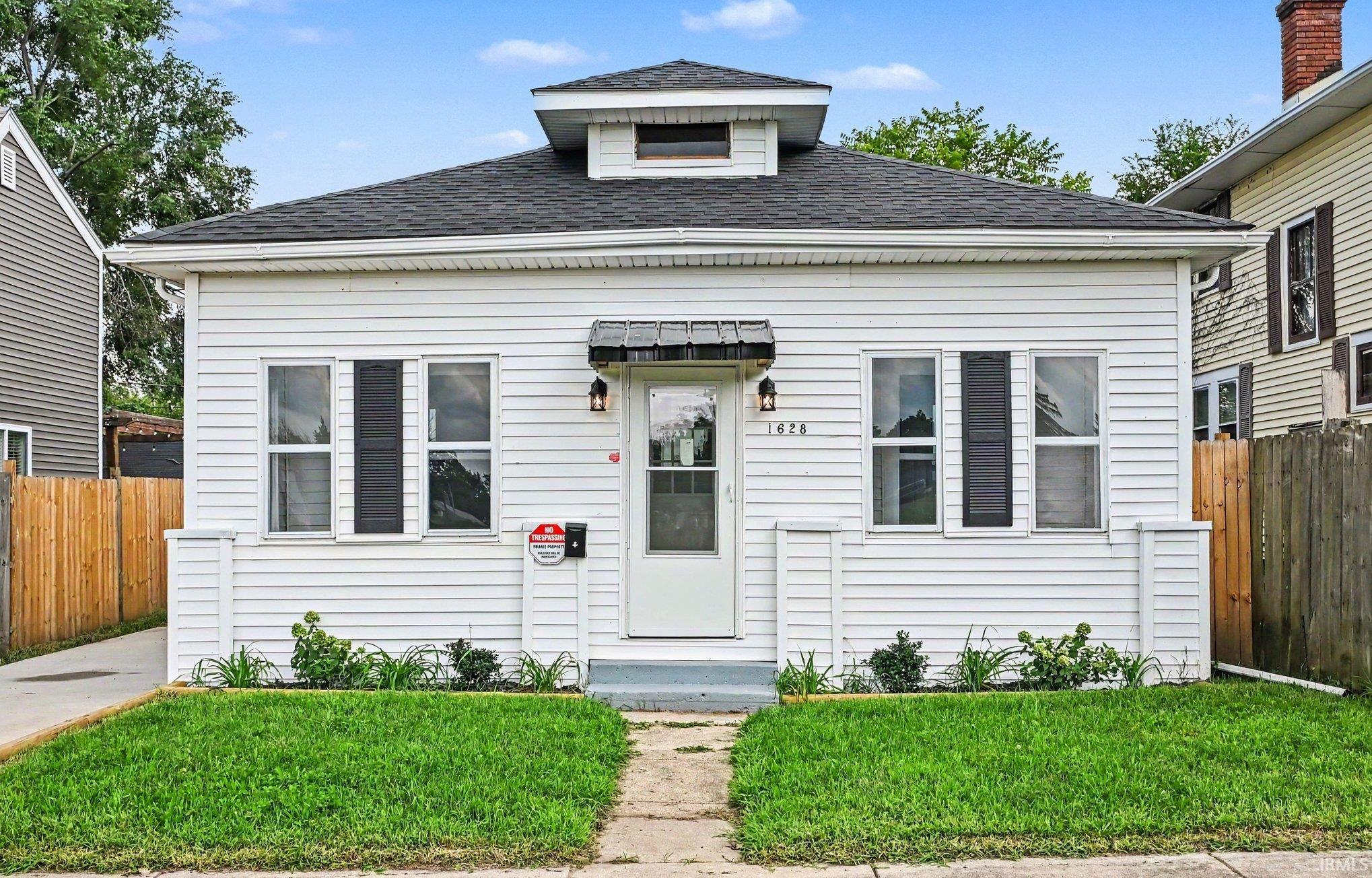 1st image of 1628 Catalpa Ave, South Bend, IN 46613 | MLS# 202634188